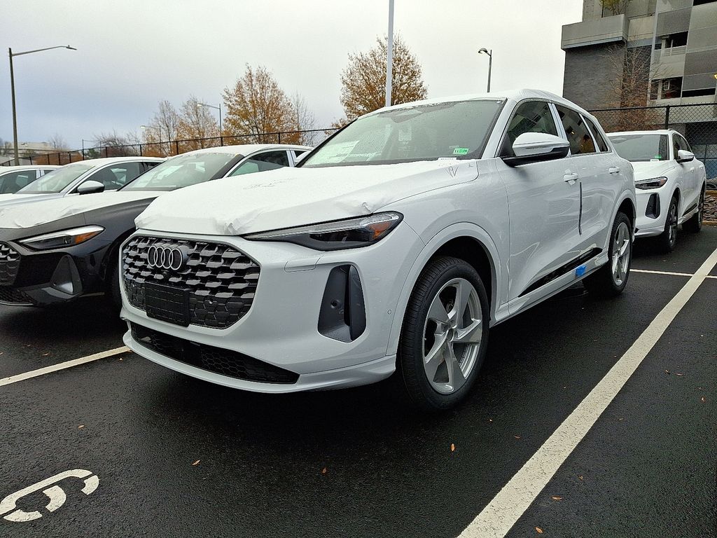 2025 Audi New Q5 Premium Plus's photo