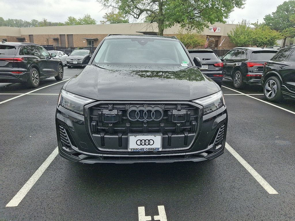 2025 Audi Q7 55 Premium Plus photo 2