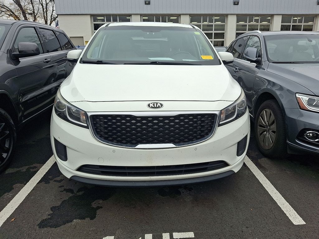 Used 2017 Kia Sedona LX Minivan/Van