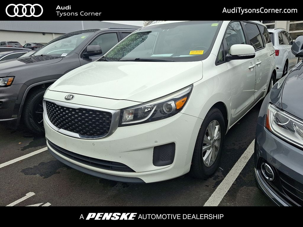 2017 Kia Sedona LX's photo