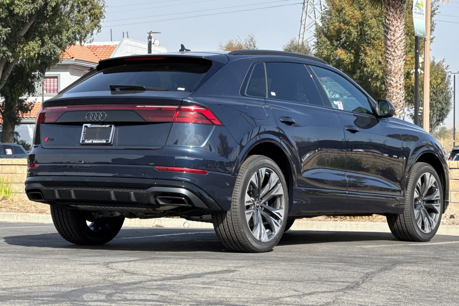 2025 Audi Q8 55 Premium Plus photo 4