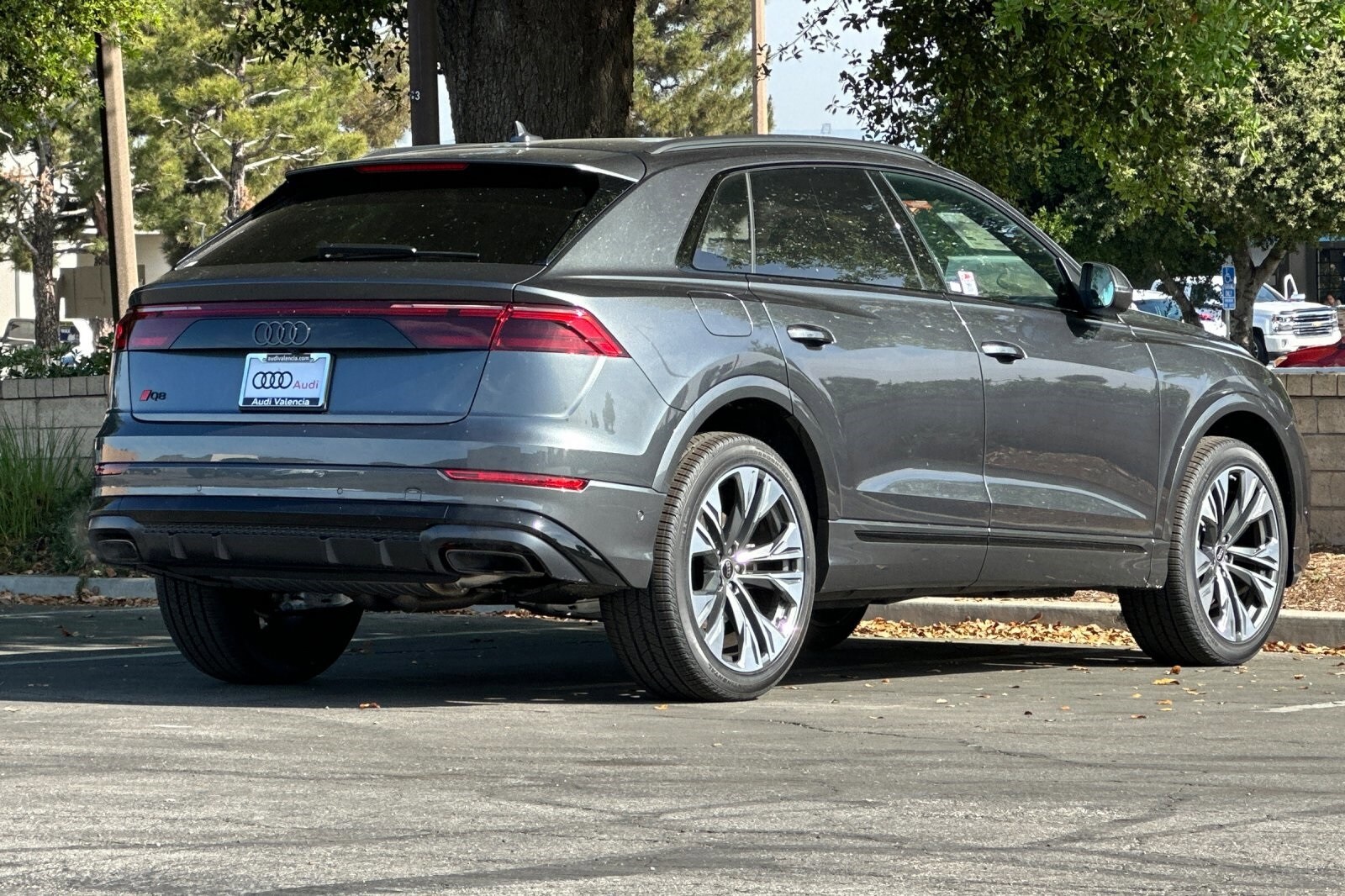 2025 Audi Q8 55 Premium Plus photo 4