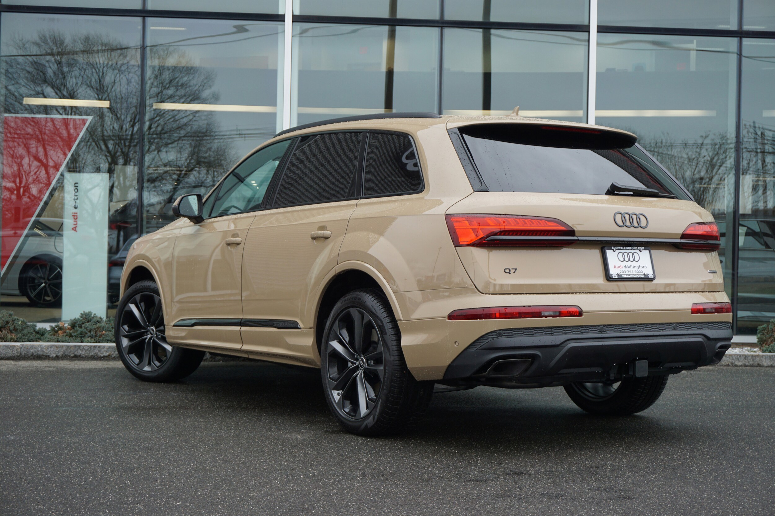 2025 Audi Q7 55 Premium Plus photo 2
