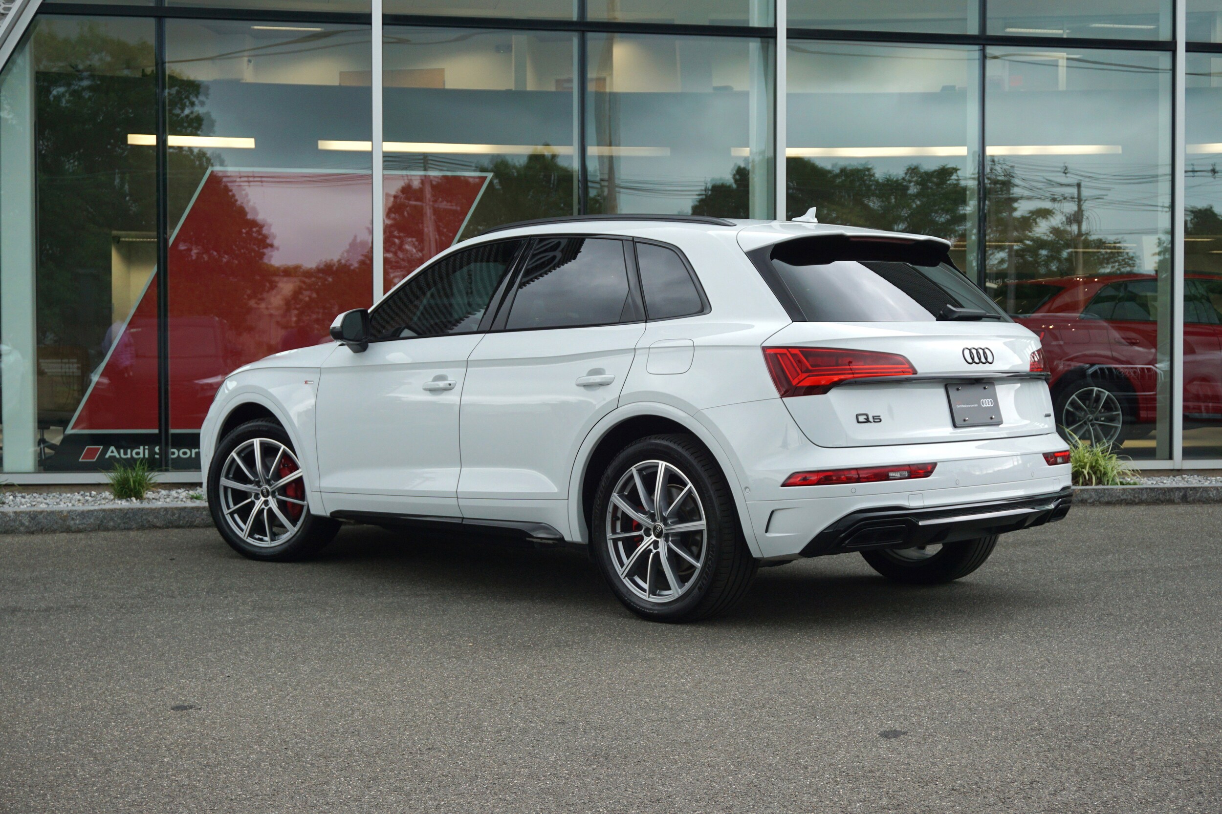 2024 Audi Q5 S line Prestige 55 TFSI Premium photo 3