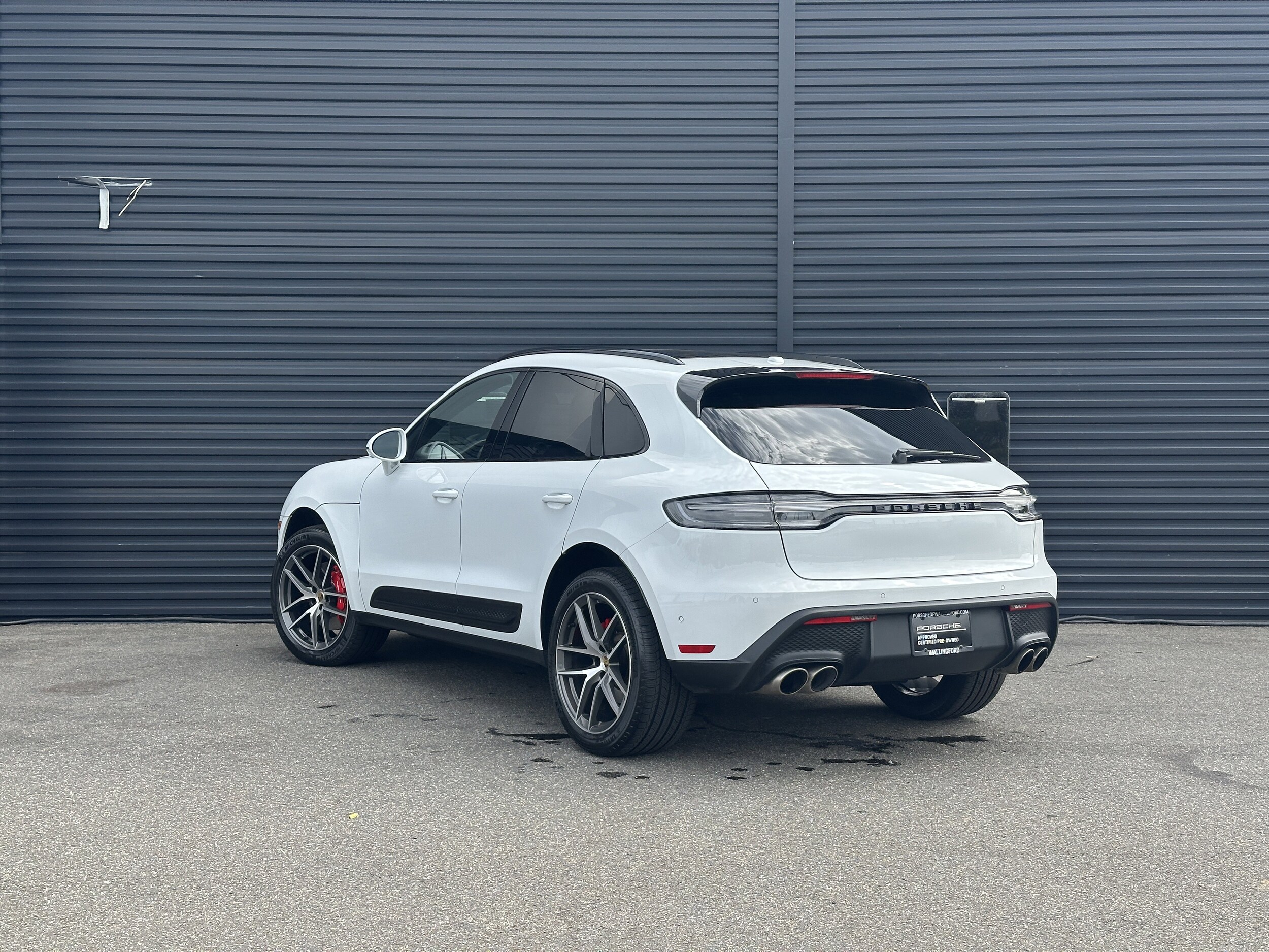 2023 Porsche Macan S photo 2
