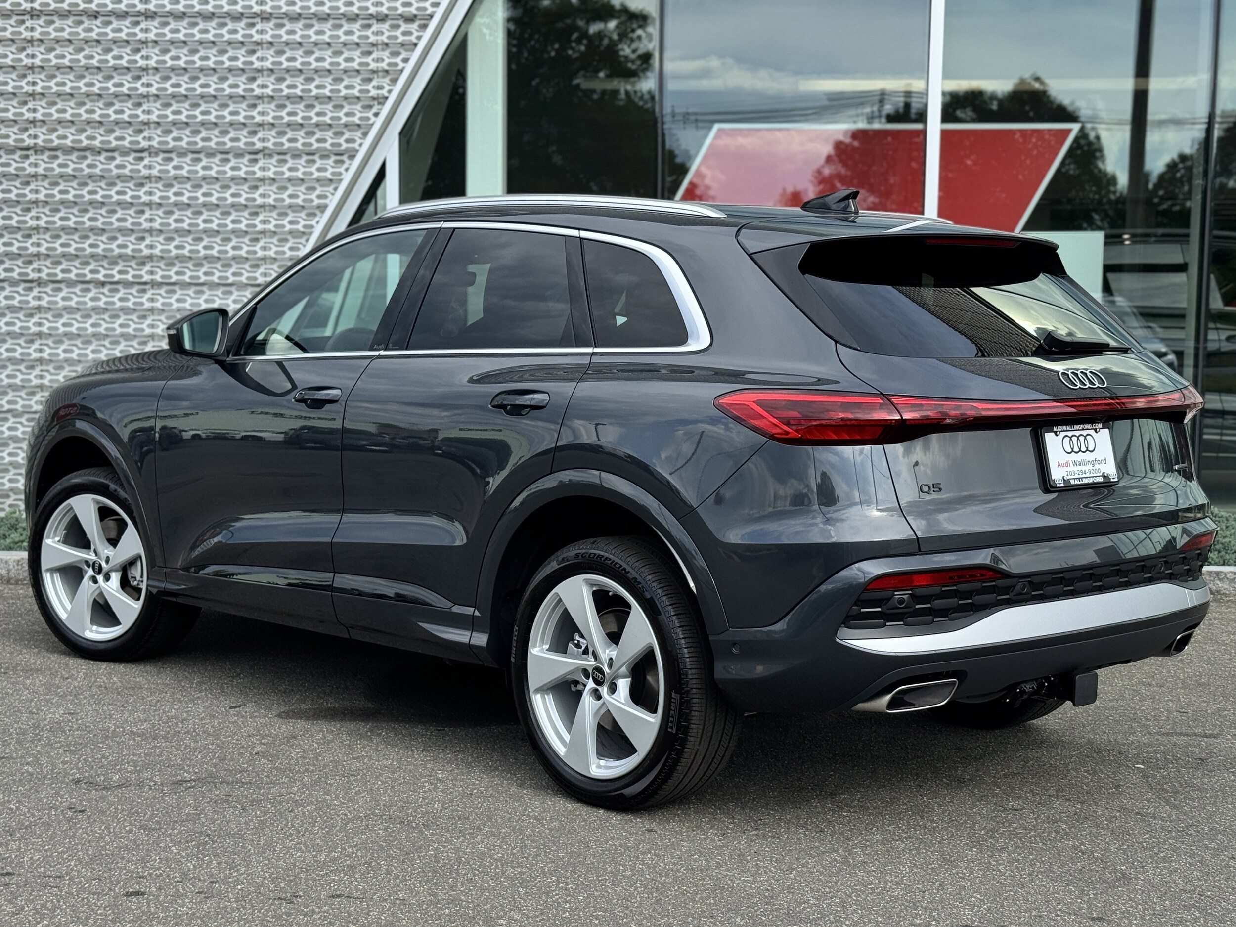 2025 Audi Q5 2.0T Premium Plus photo 2