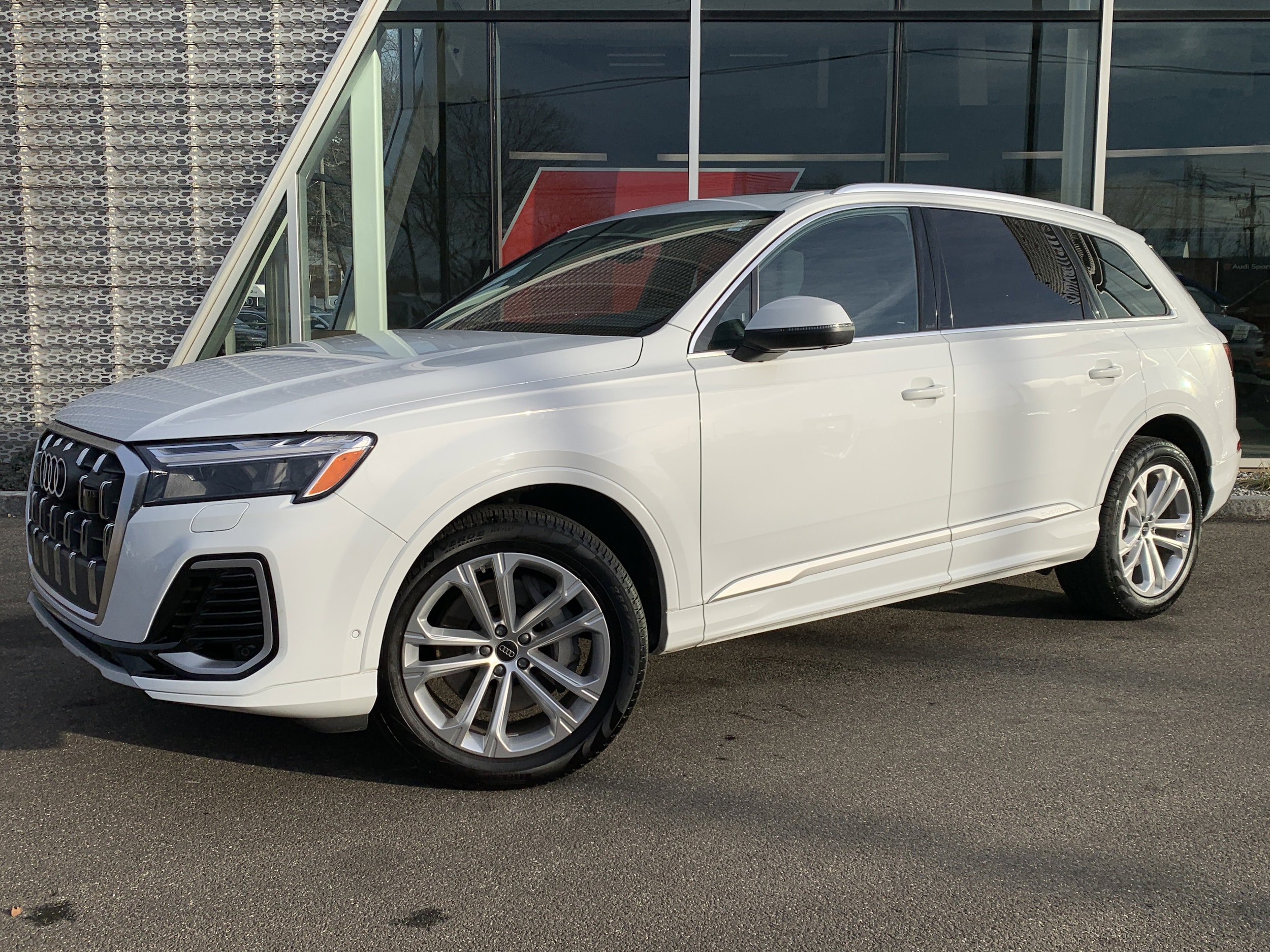 2025 Audi Q7 Premium Plus's photo