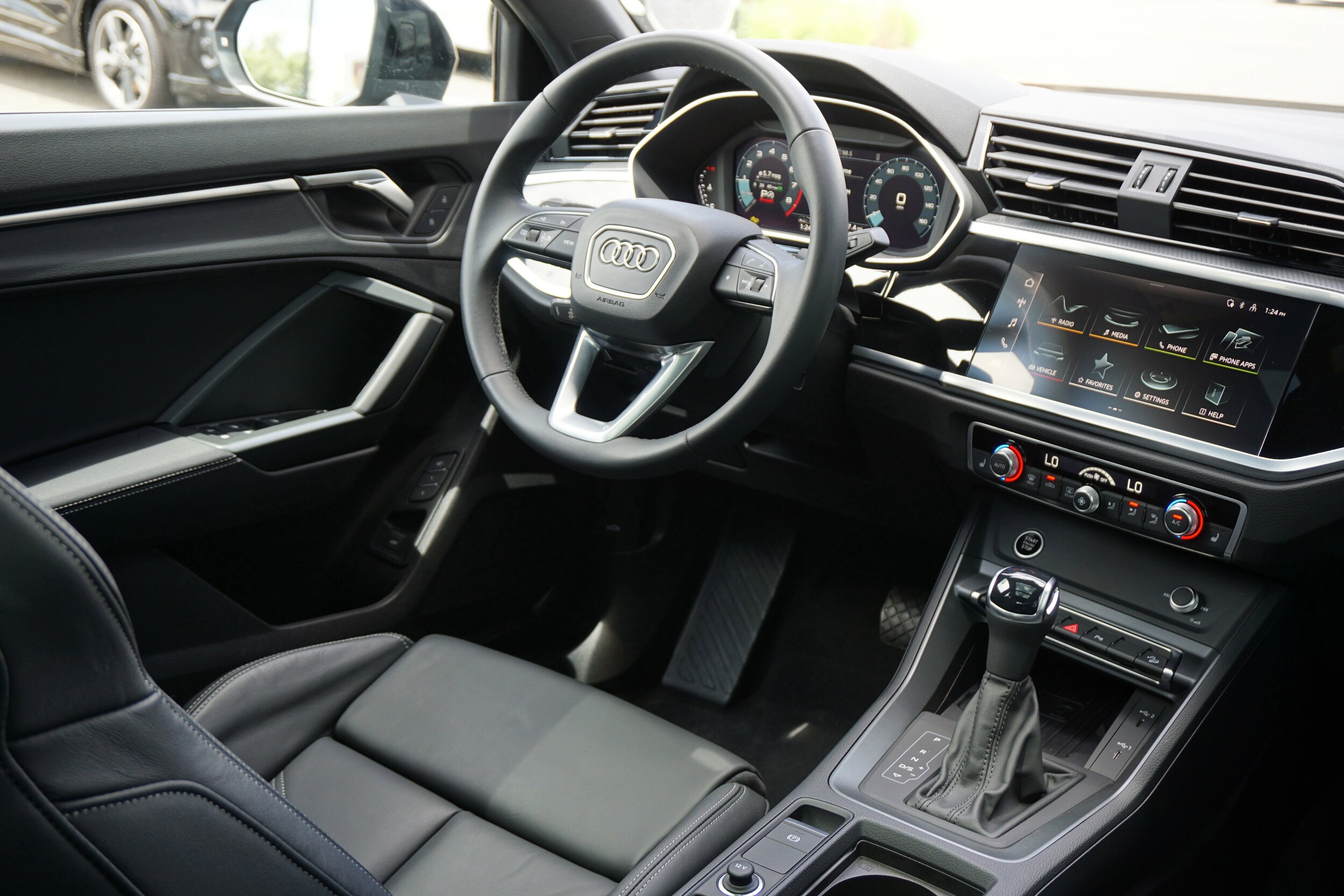 2025 Audi Q3 S line Premium photo 4