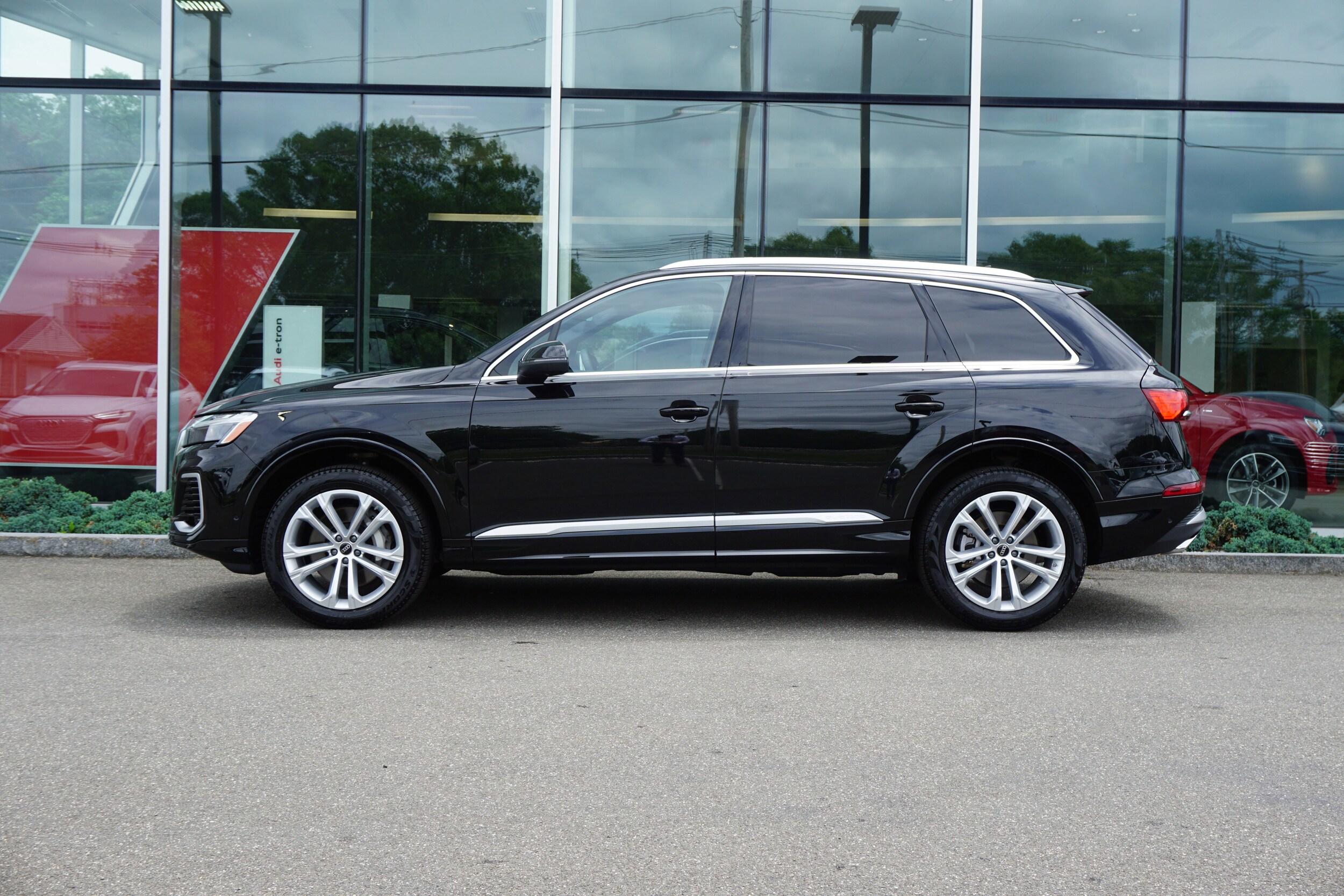 2025 Audi Q7 Premium Plus photo 2