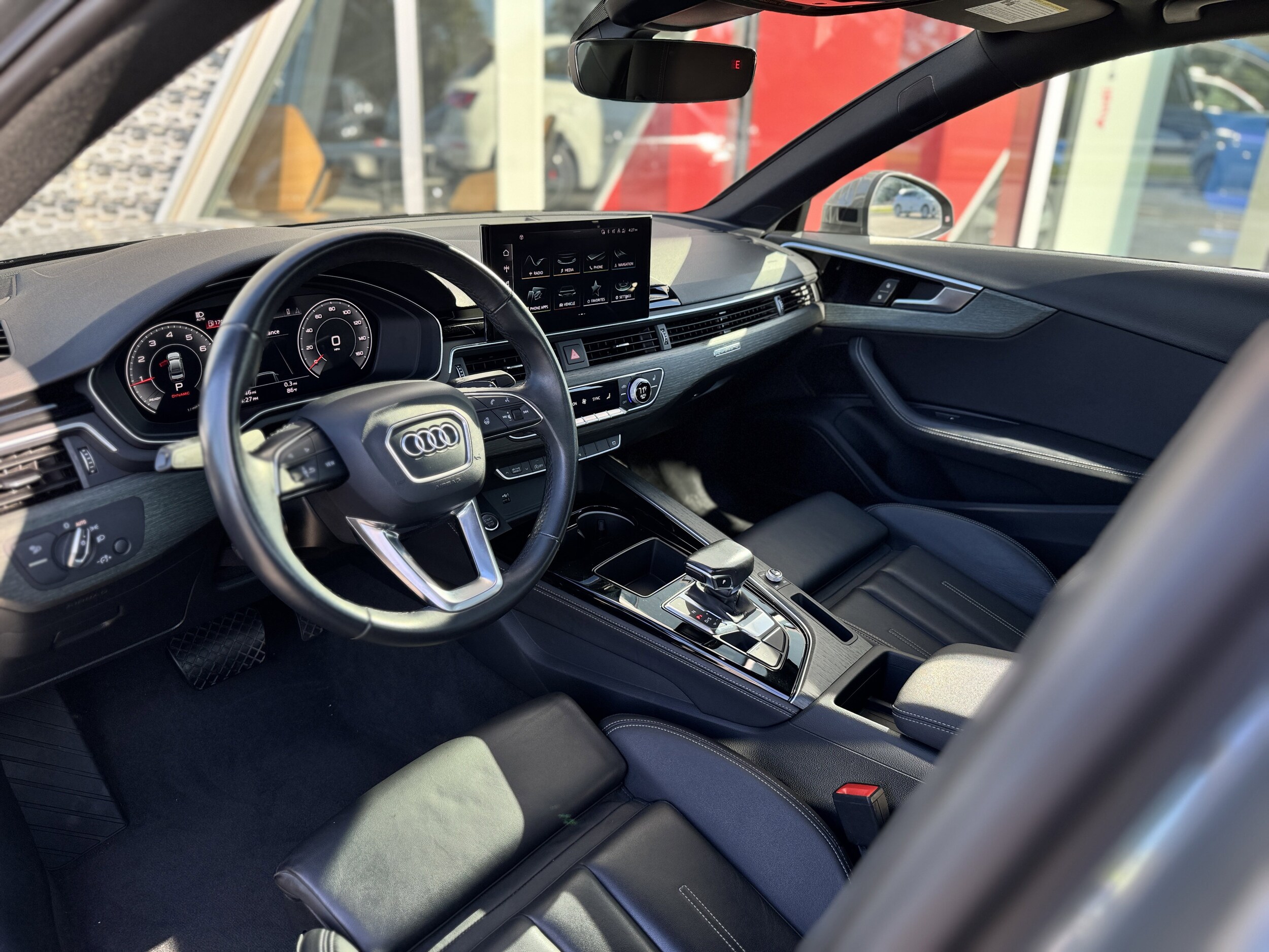 2023 Audi A4 S line Premium Plus 45 TFSI Quattro photo 3