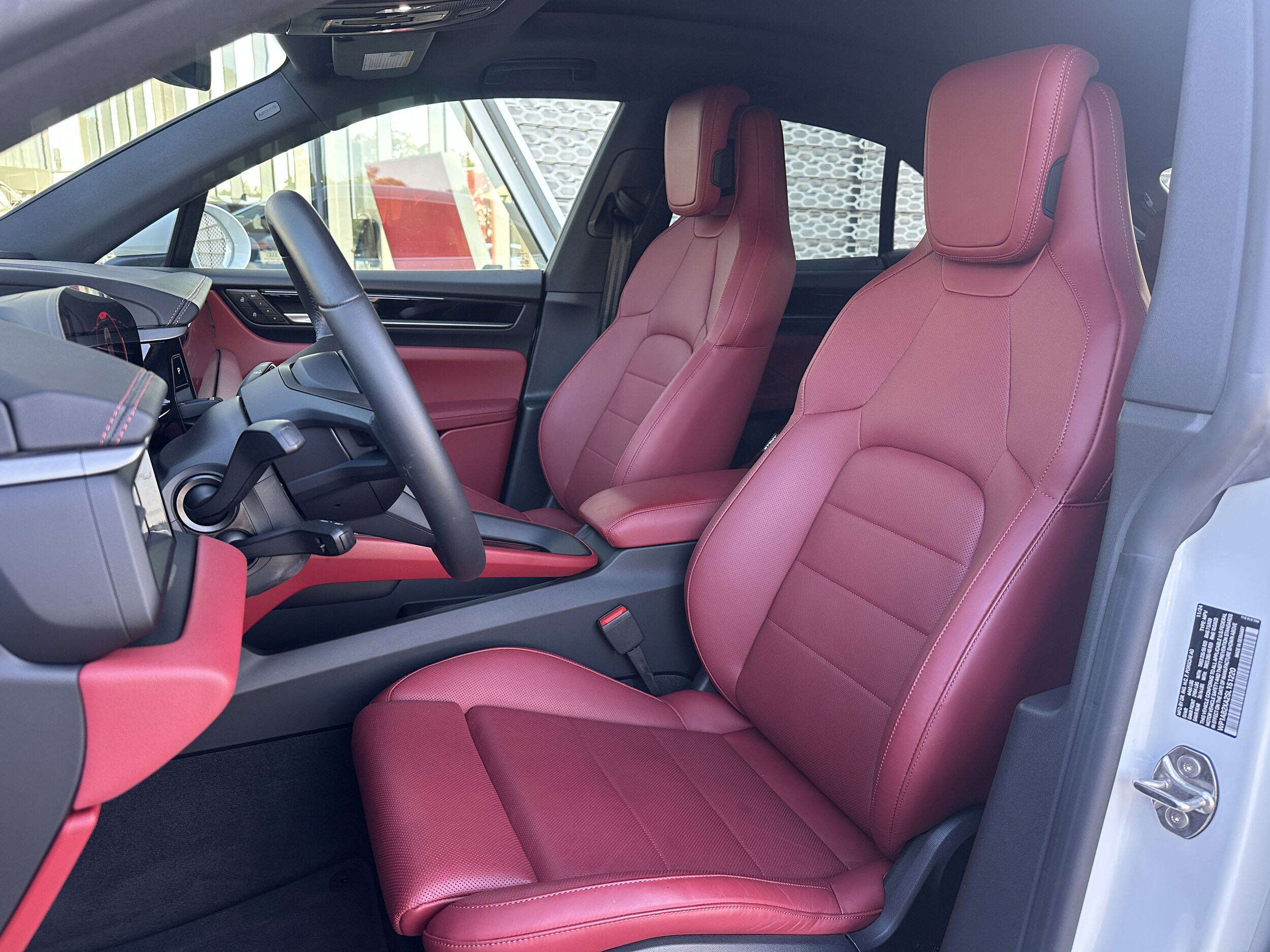 2025 Porsche Macan Electric photo 4