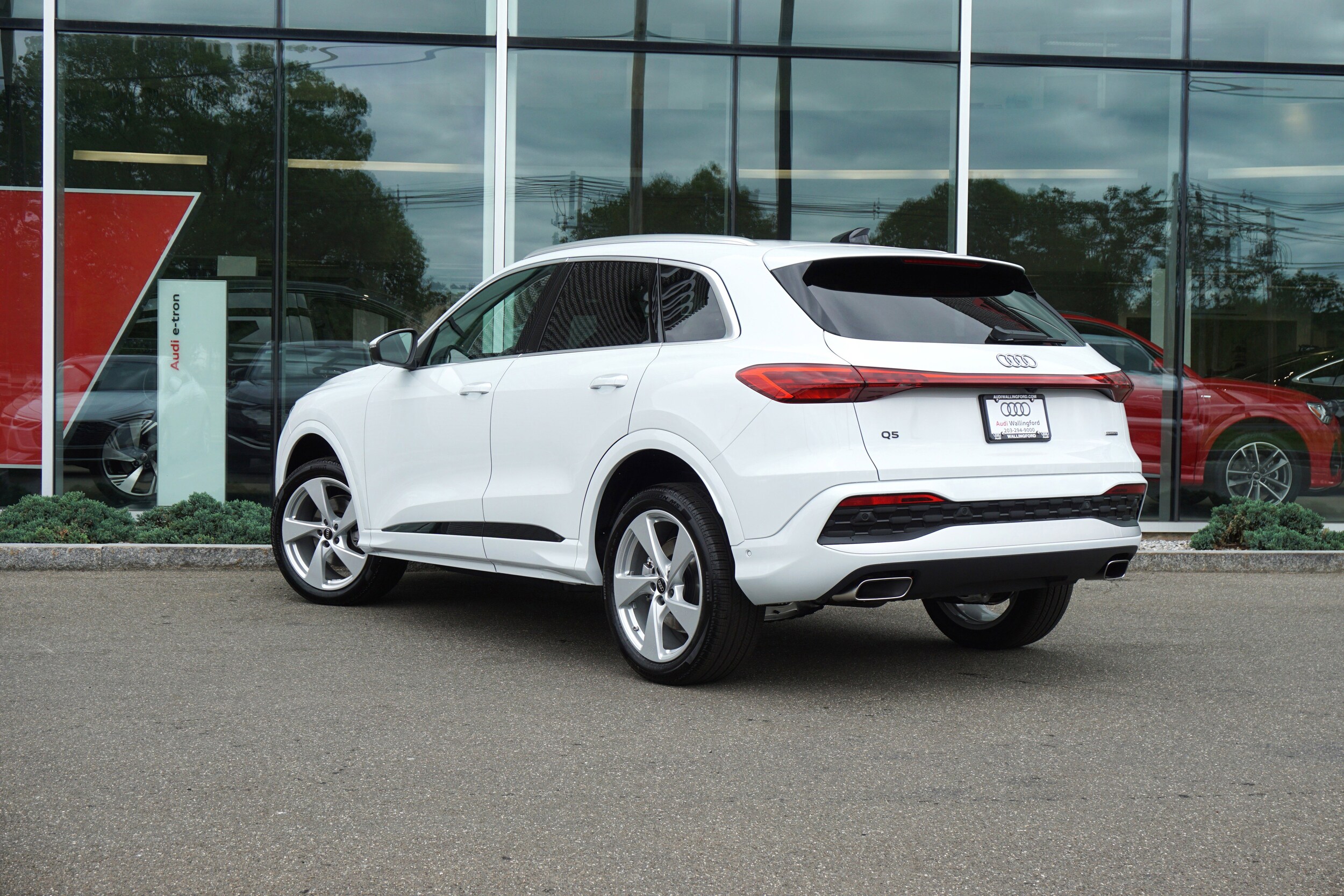 2025 Audi Q5 2.0T Premium Plus photo 2