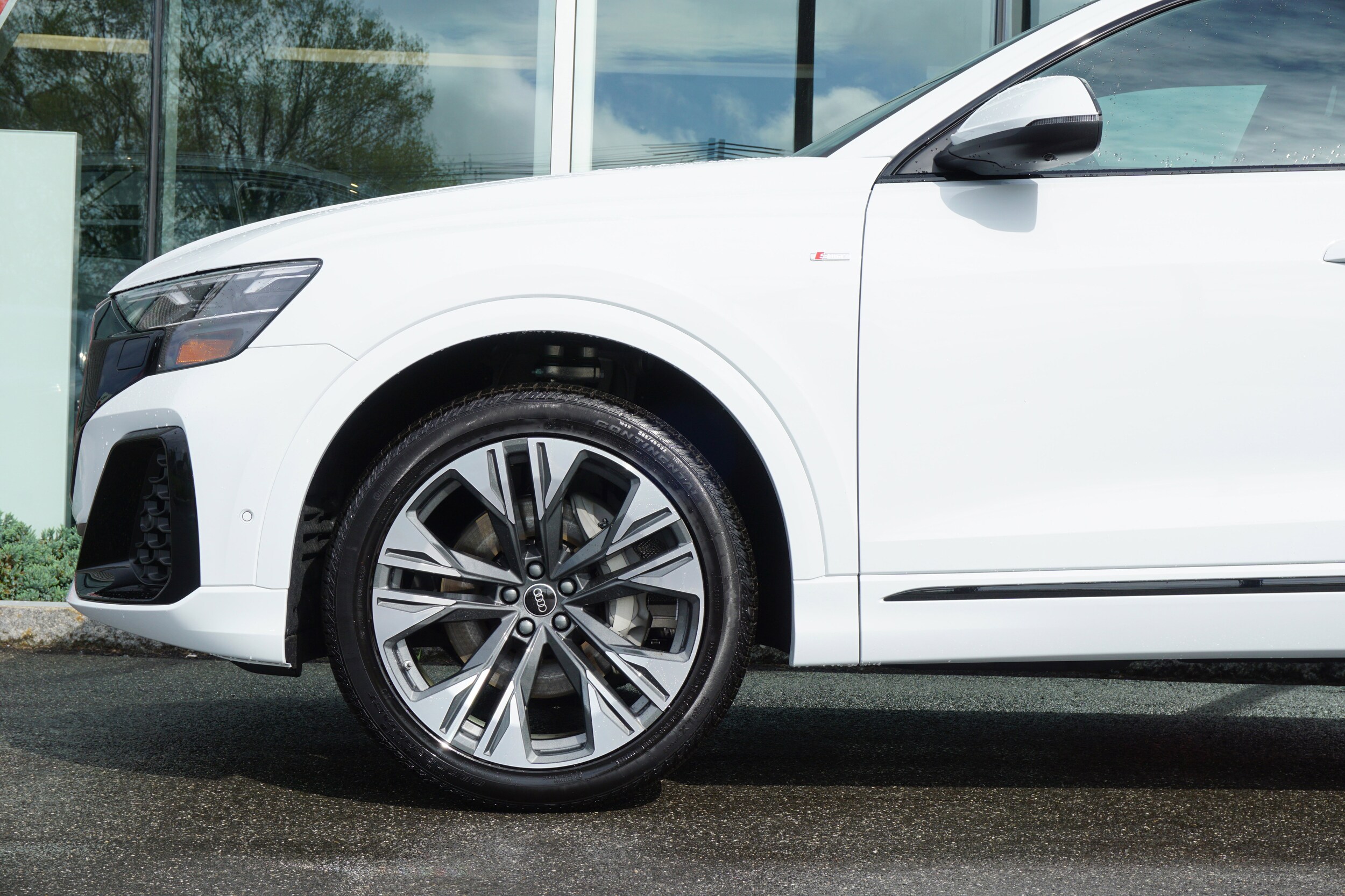 2025 Audi Q8 55 Premium Plus photo 3