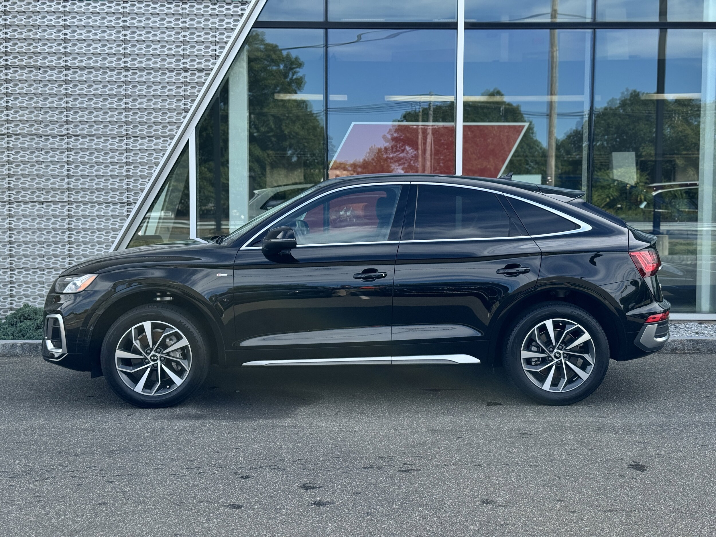 2023 Audi Q5 S line Premium Plus photo 2