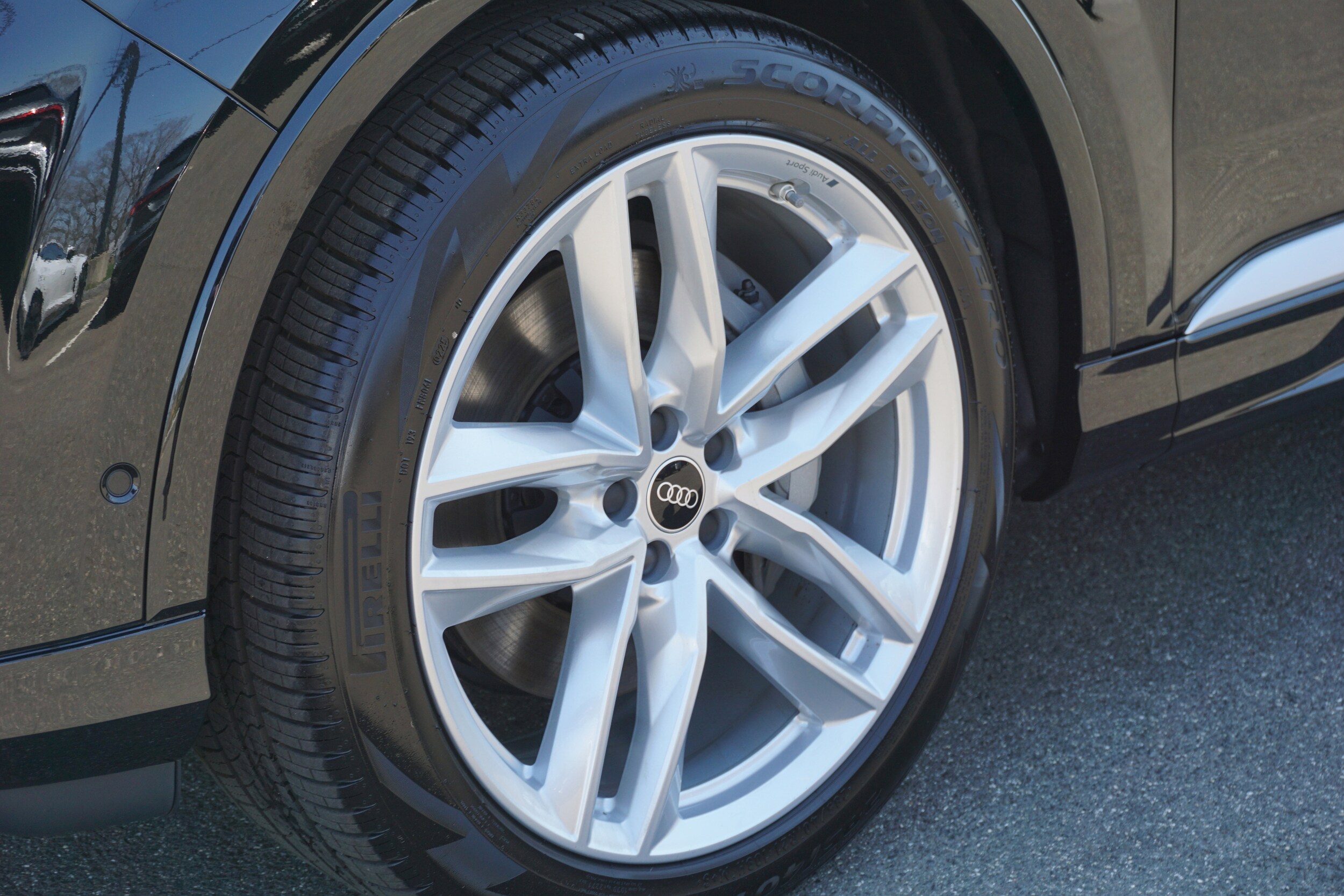 2025 Audi Q7 55 Premium Plus photo 4