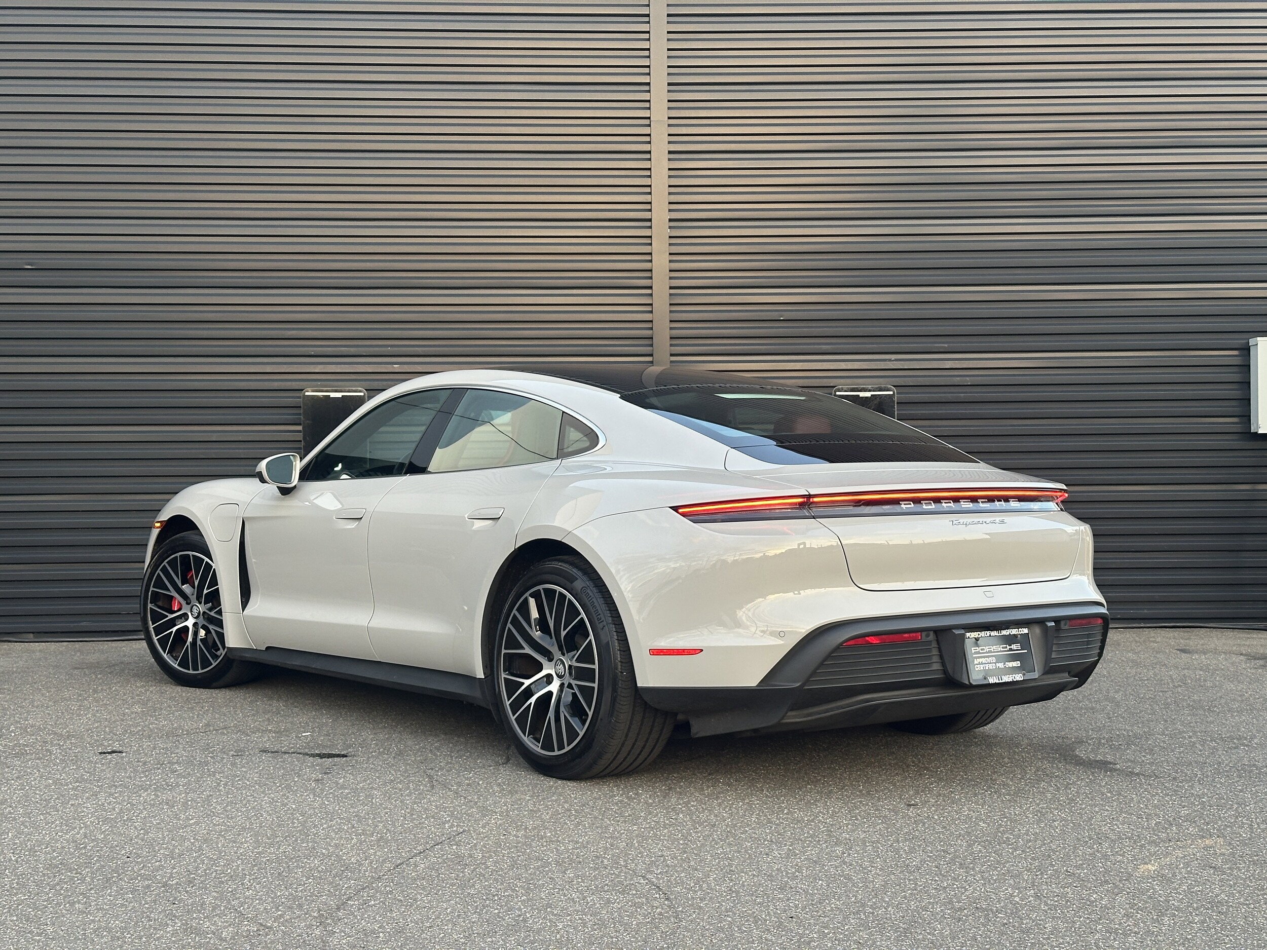 2022 Porsche Taycan 4S photo 2