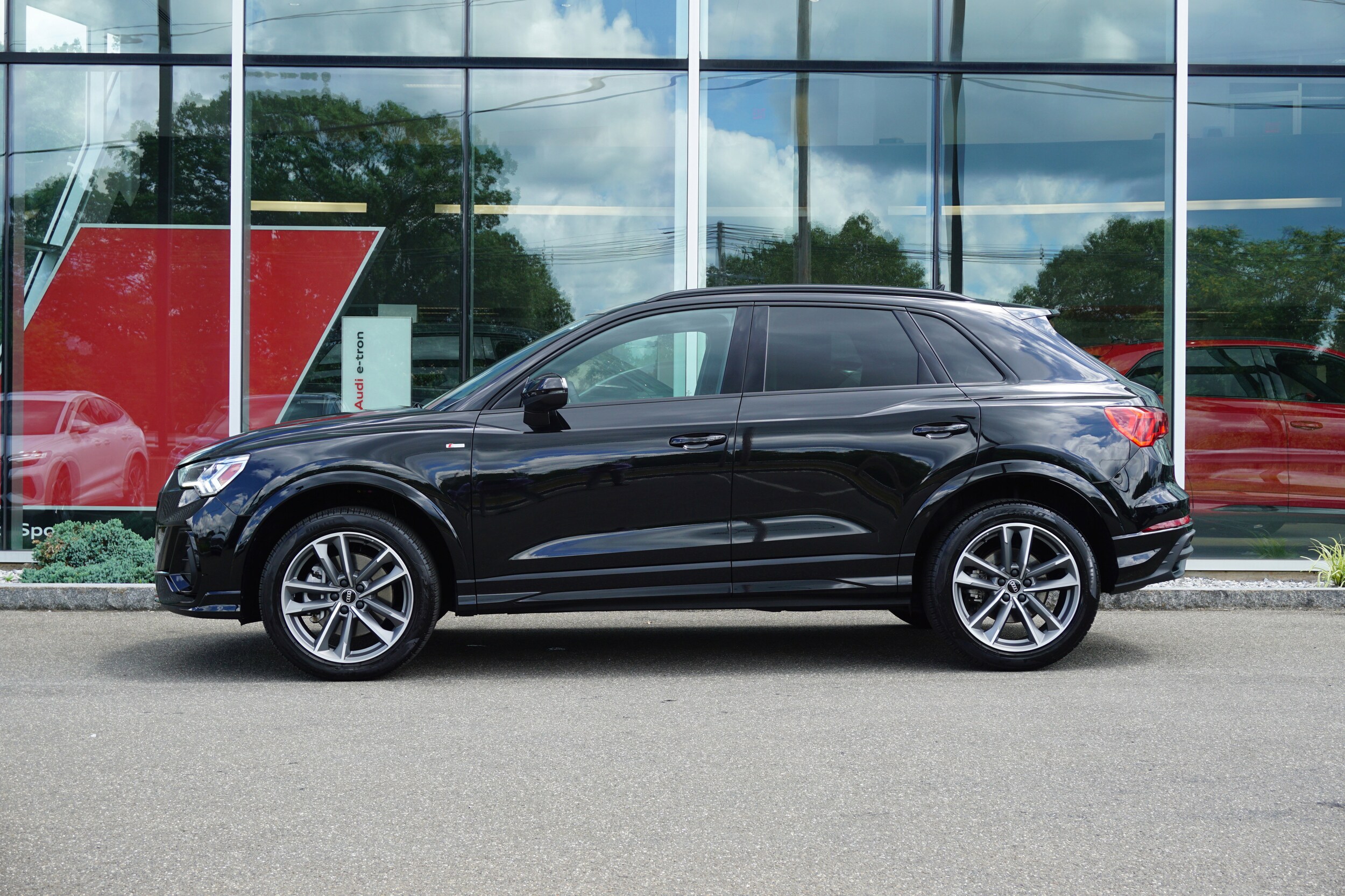 2025 Audi Q3 S line Premium photo 2