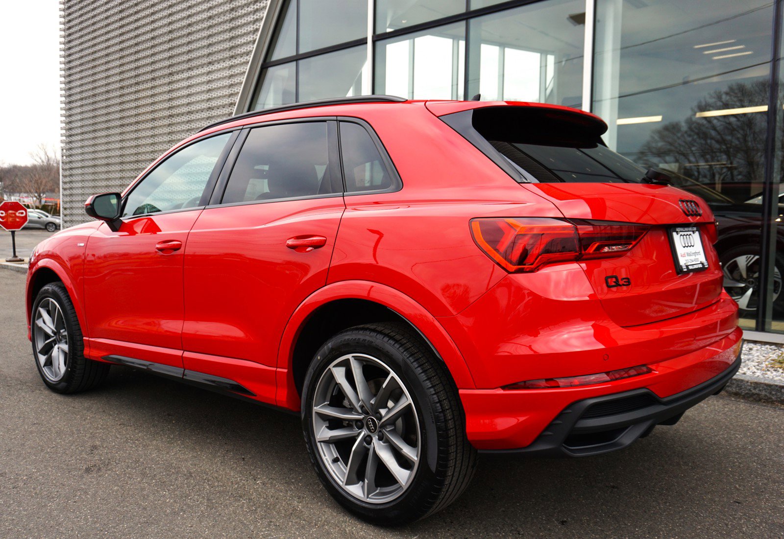 2025 Audi Q3 45 TFSI S line Premium photo 3