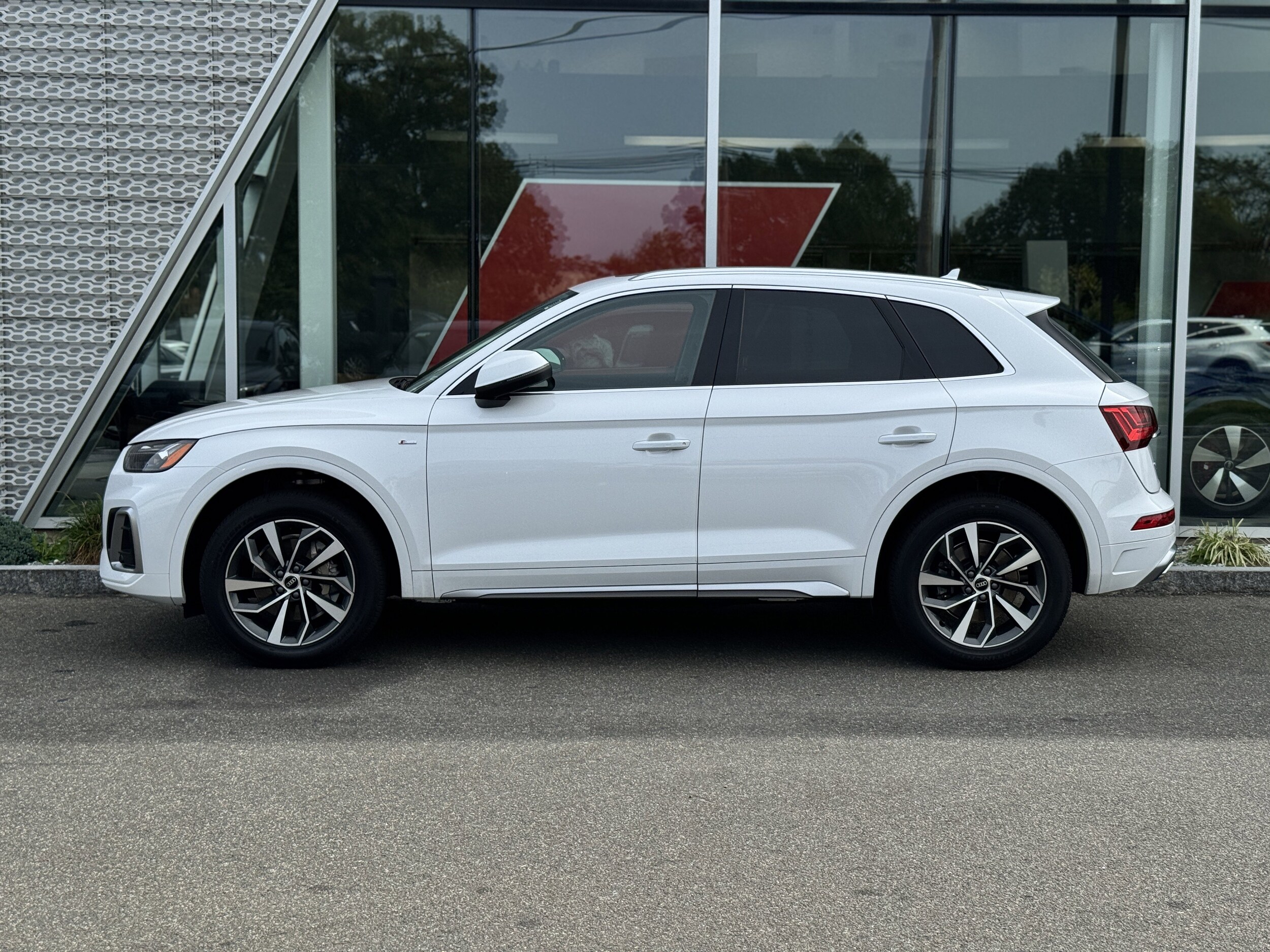 2022 Audi Q5 S line Premium Plus 45 TFSI photo 2