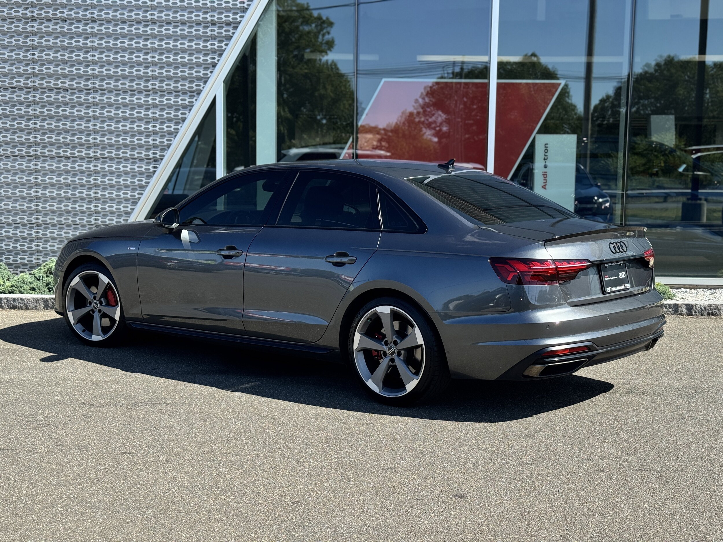 2023 Audi A4 S line Premium Plus 45 TFSI Quattro photo 3