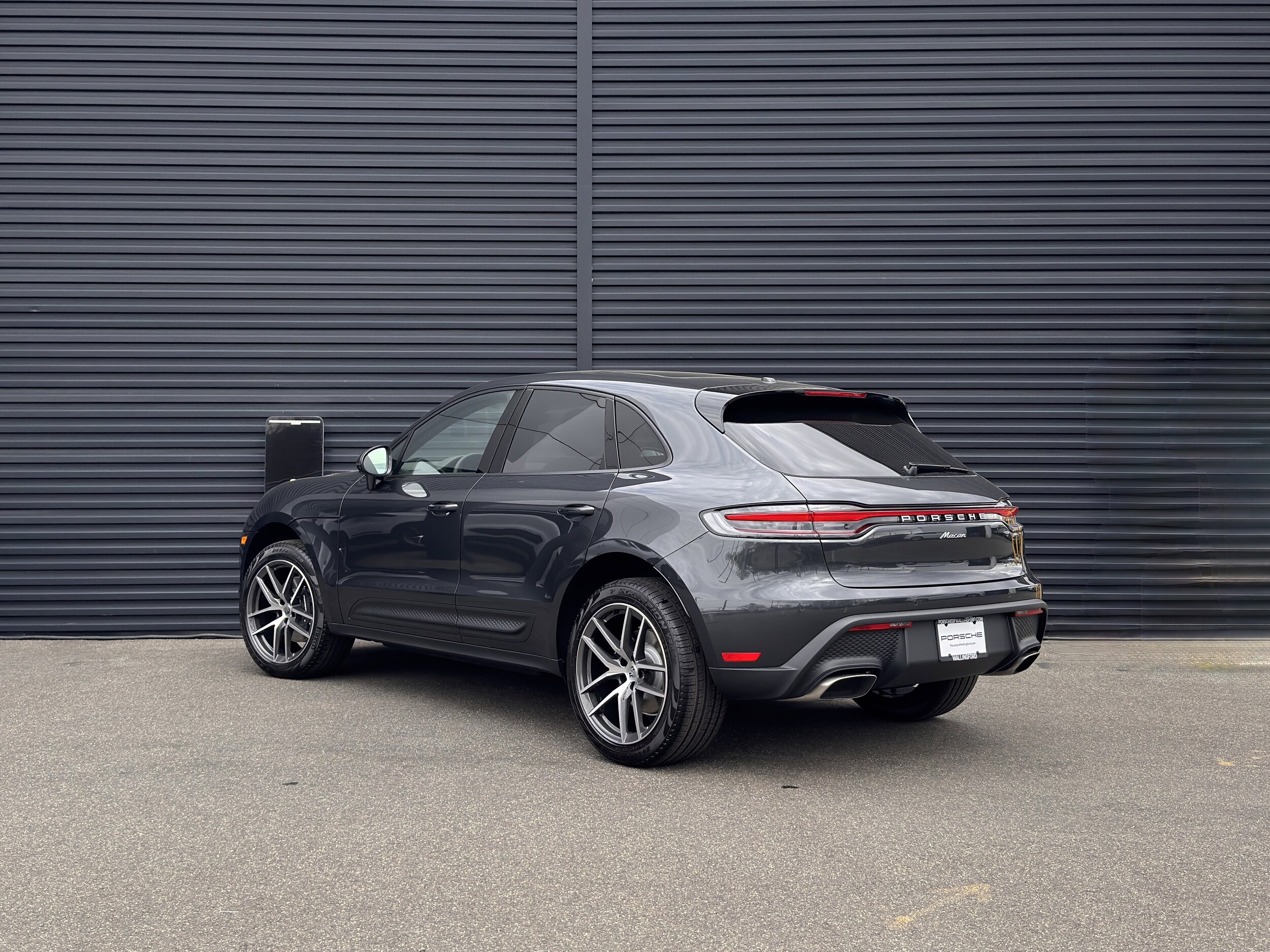 2025 Porsche Macan T photo 3