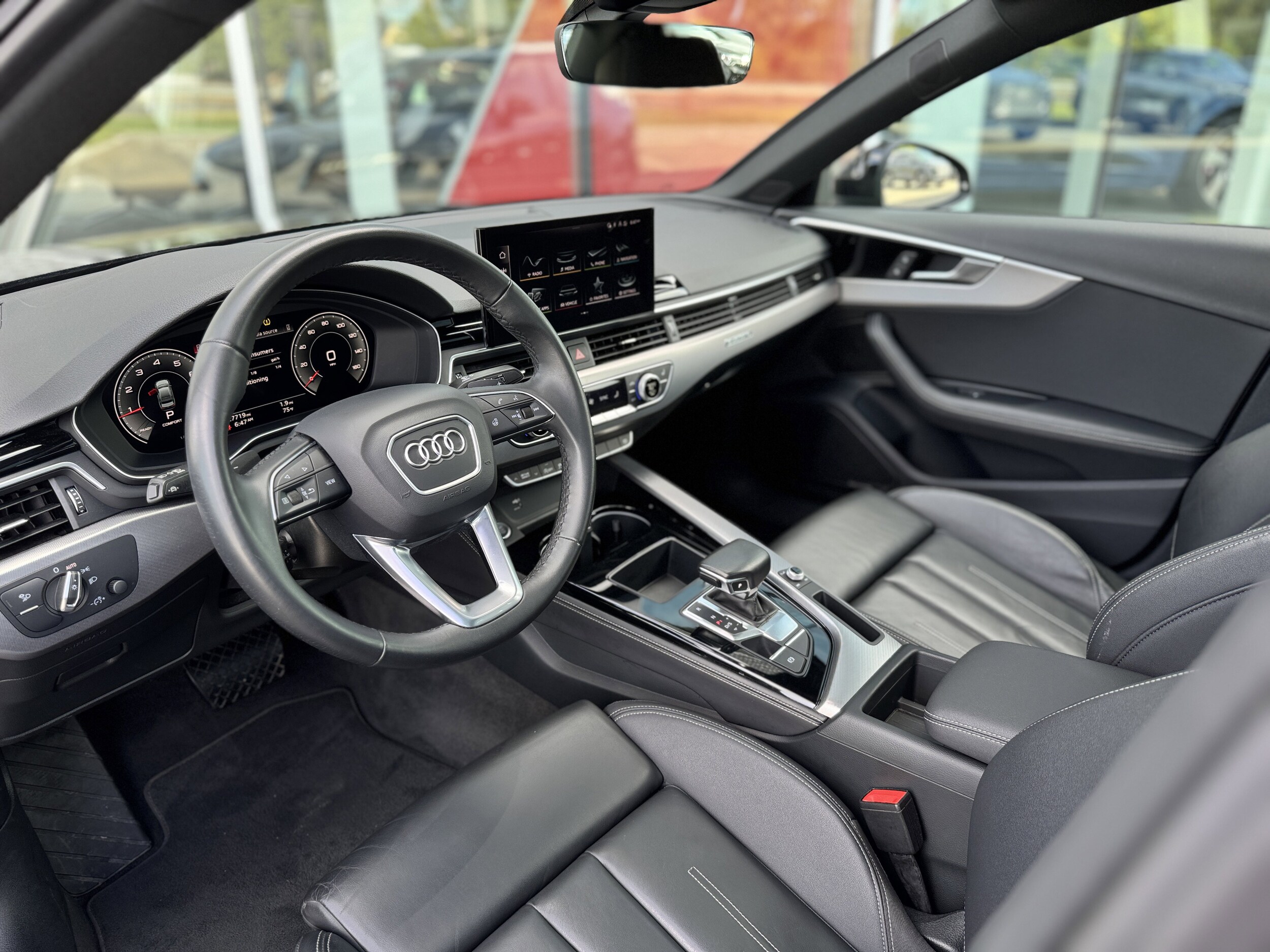 2023 Audi A4 S line Premium Plus 45 TFSI Quattro photo 3