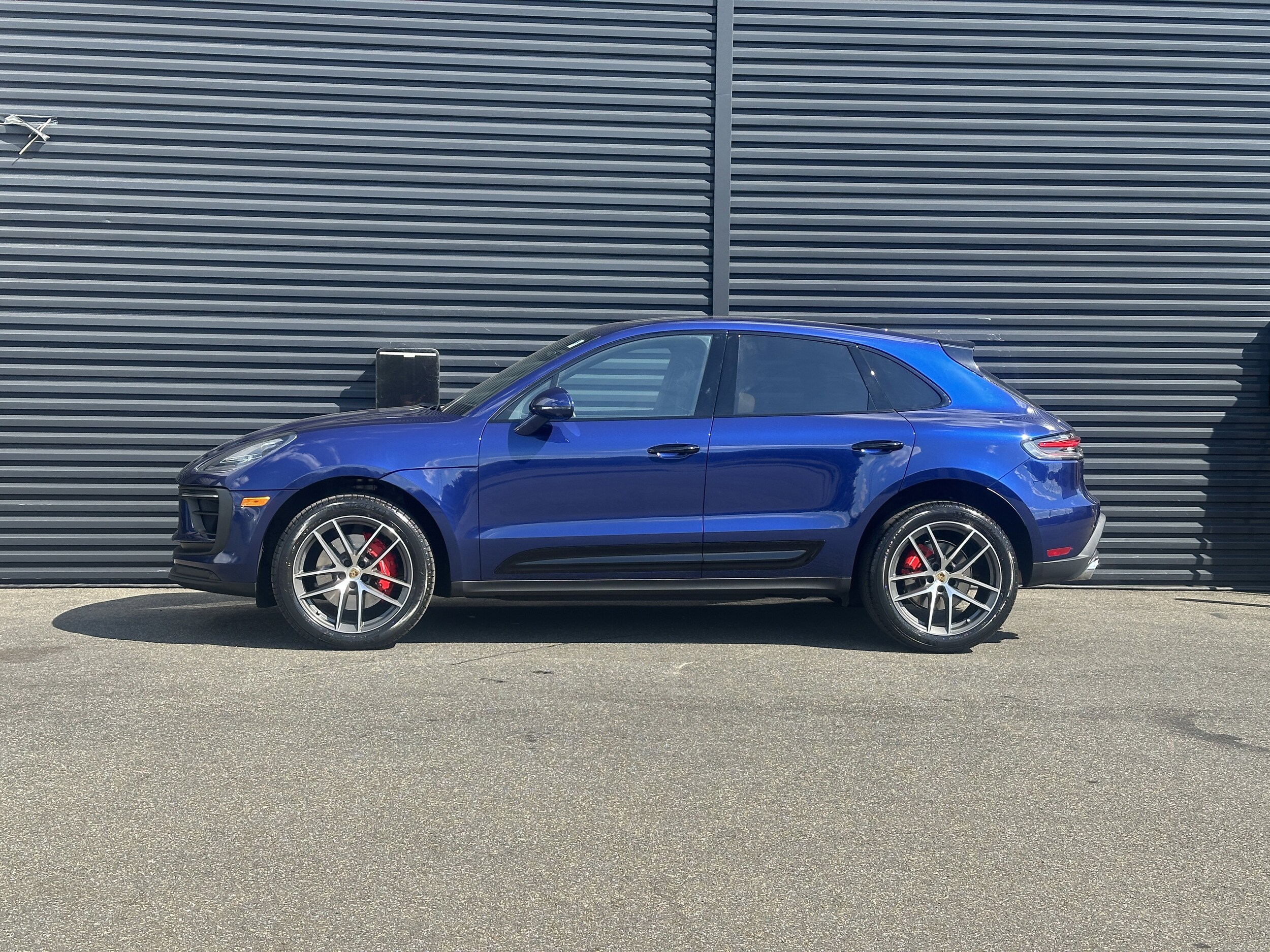 2022 Porsche Macan S photo 2