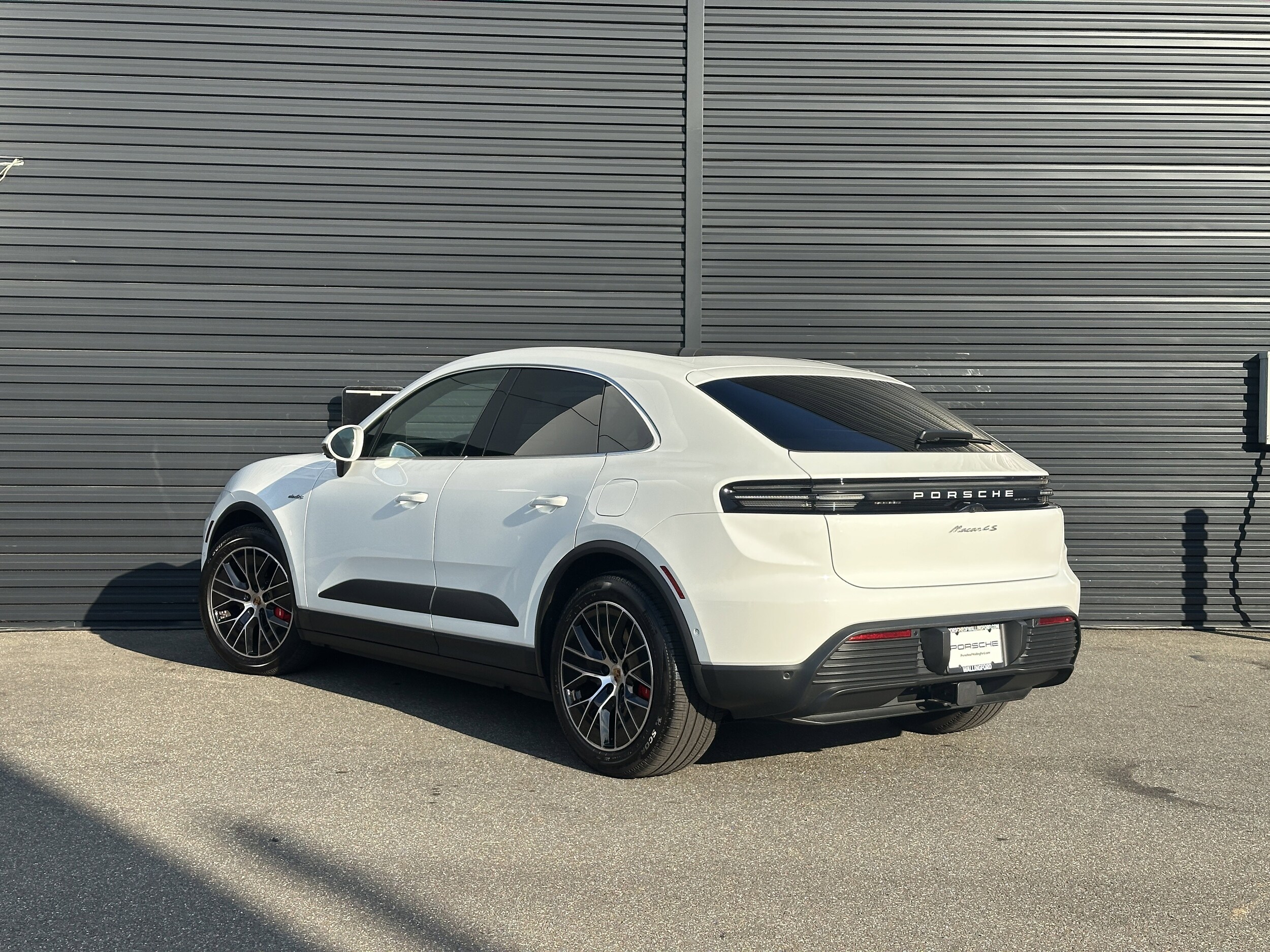 2025 Porsche Macan Electric photo 3