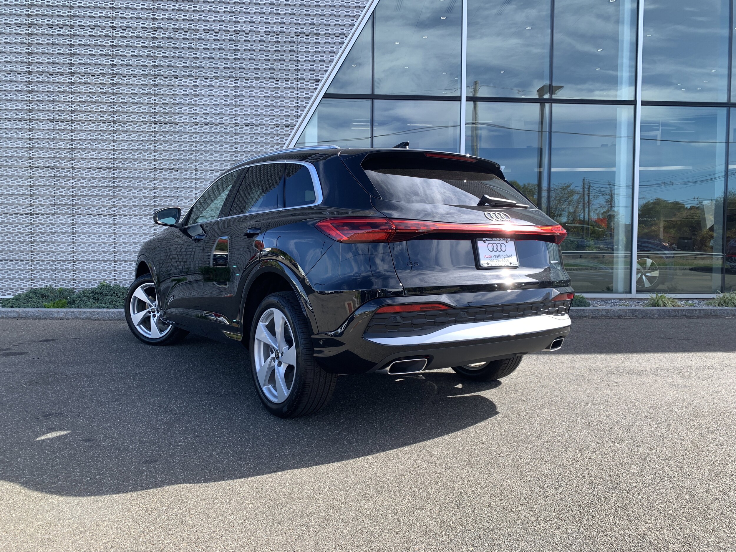 2025 Audi Q5 2.0T Premium Plus photo 2