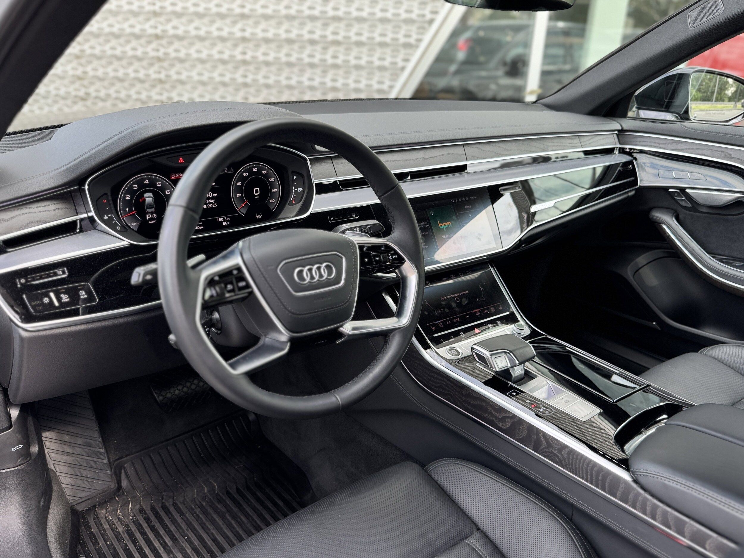 2025 Audi A8 L 55 TFSI Quattro photo 2
