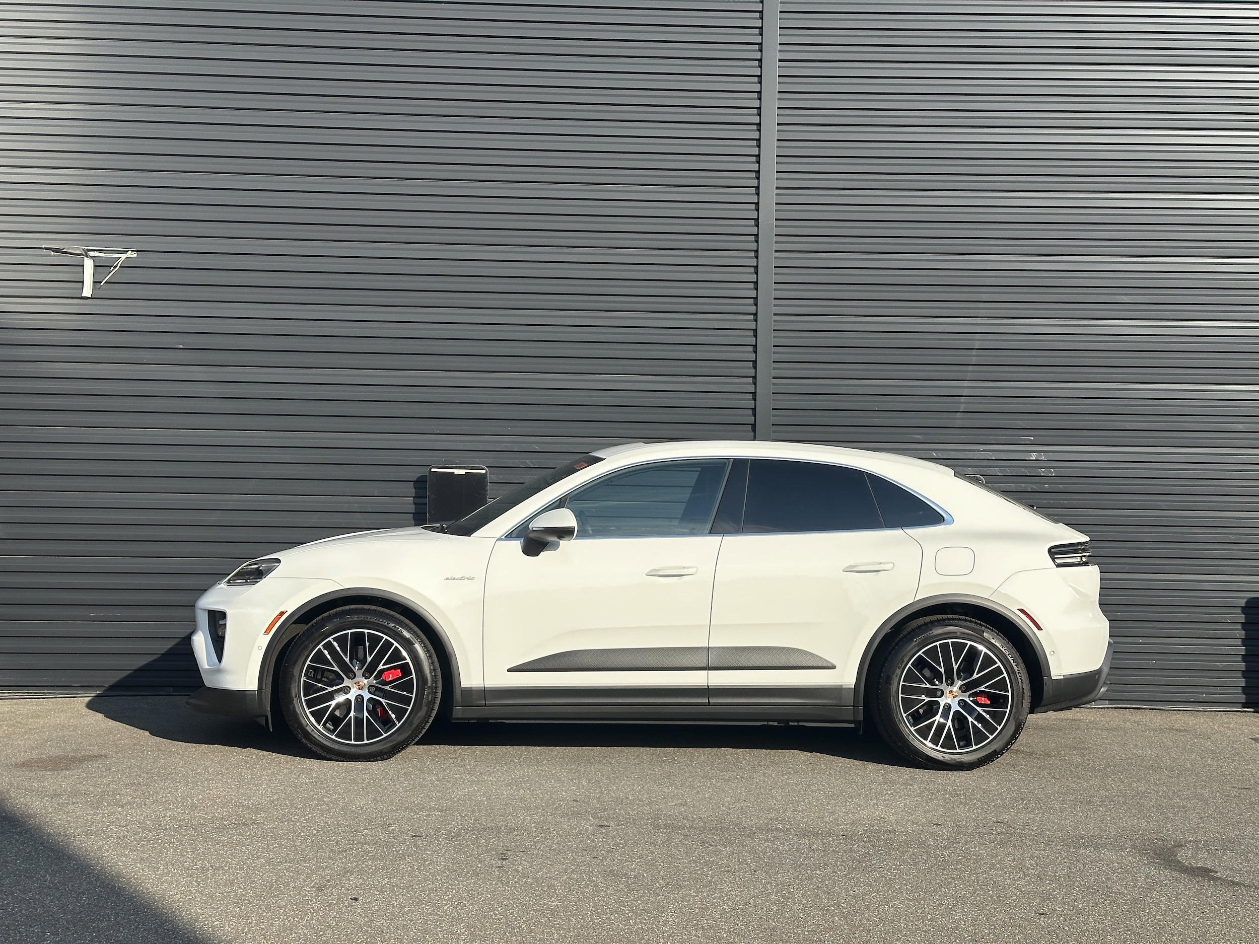 Used 2025 Porsche Macan S with VIN WP1AB2XA2SL151220 for sale in Wallingford, CT