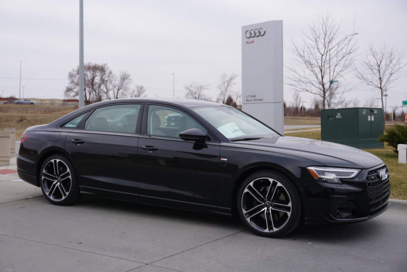 2025 Audi A8 L 55 TFSI Quattro photo 4
