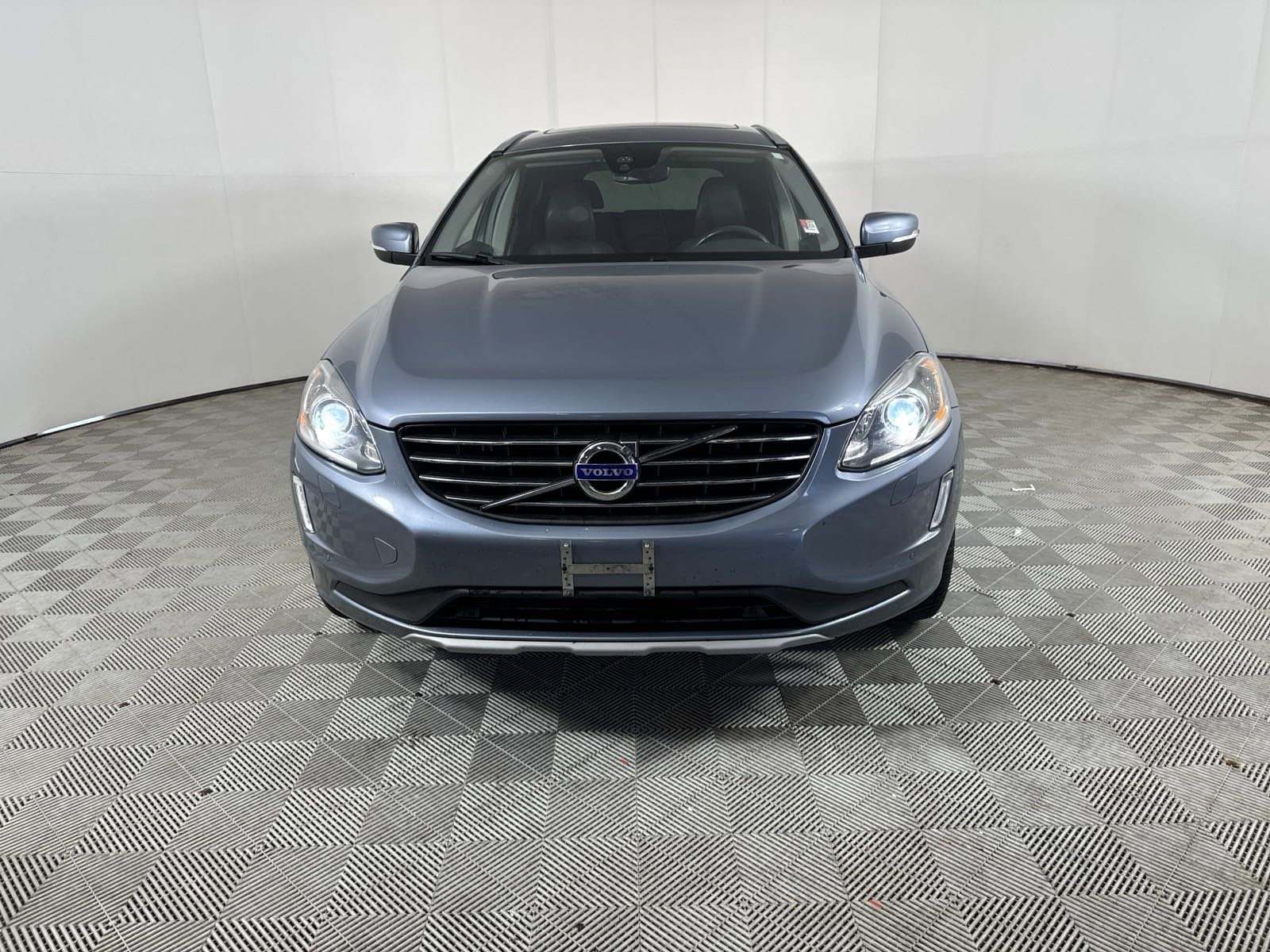 Used 2017 Volvo XC60 T6 Inscription with VIN YV449MRU5H2125027 for sale in Omaha, NE