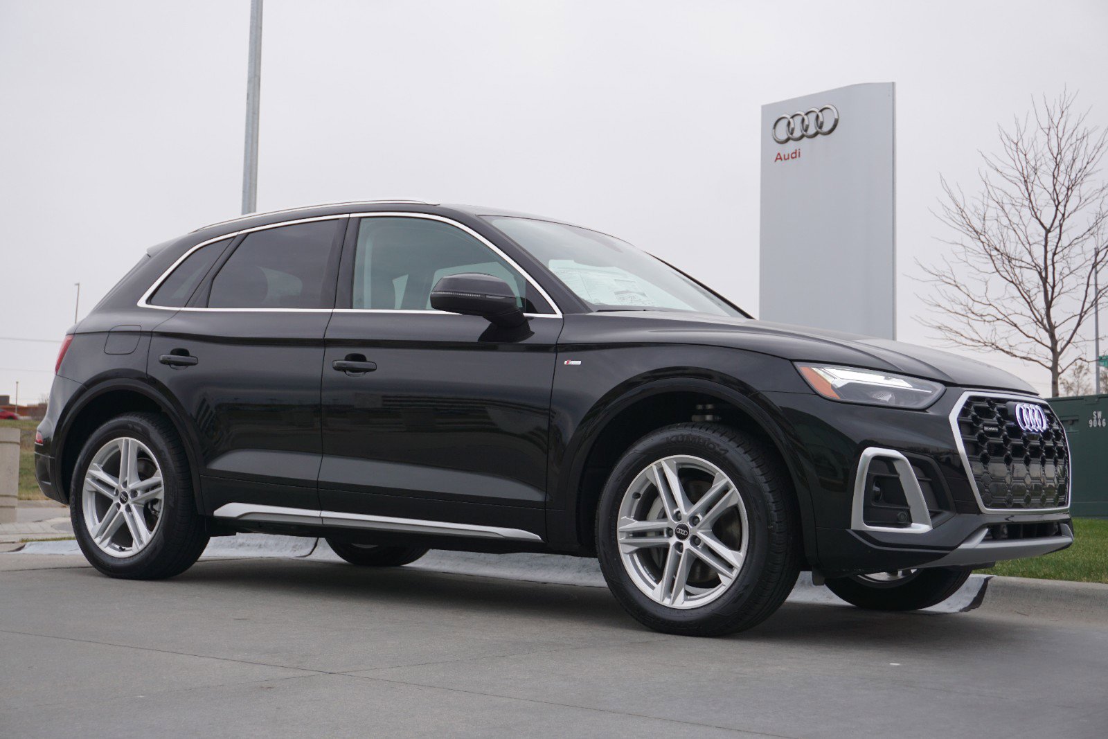 2025 Audi Q5 S line Premium Plus photo 2