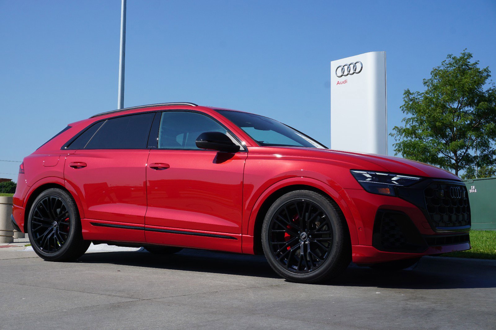 2024 Audi SQ8 Prestige photo 2