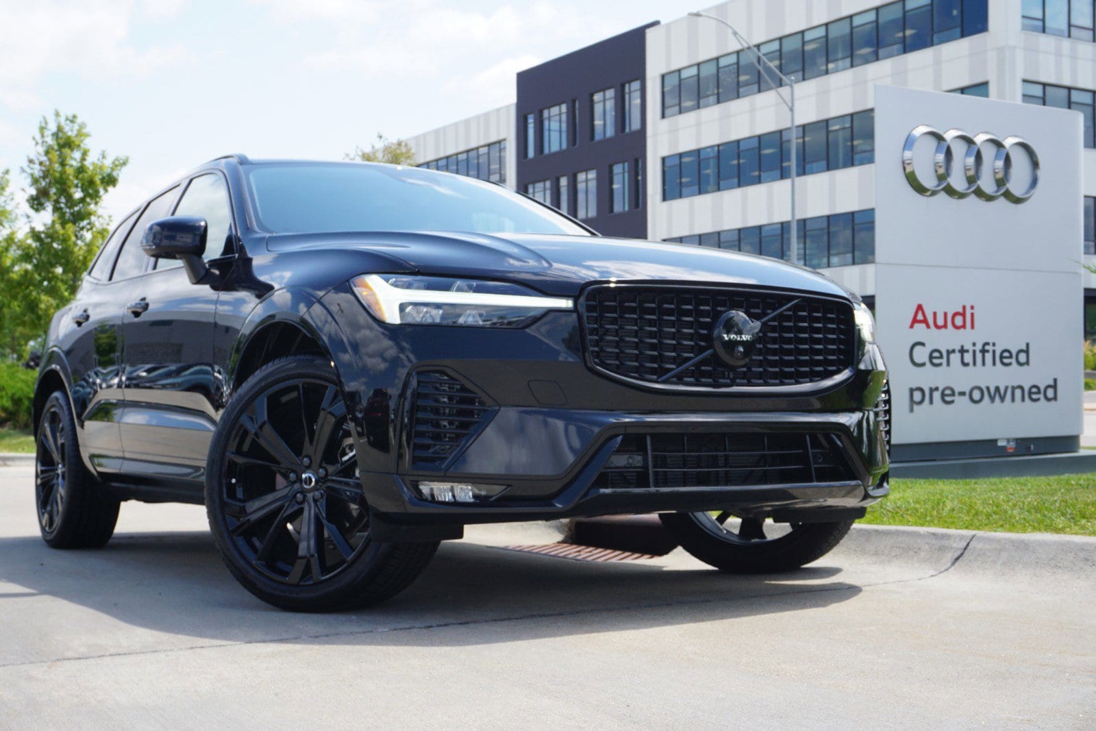 Used 2024 Volvo XC60 Ultimate with VIN YV4L12RJ7R1909732 for sale in Omaha, NE