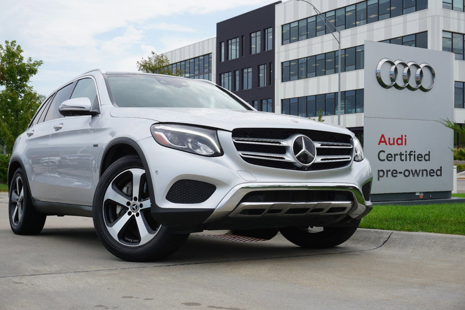 Used 2019 Mercedes-Benz GLC GLC350e with VIN WDC0G5EB3KF605885 for sale in Omaha, NE