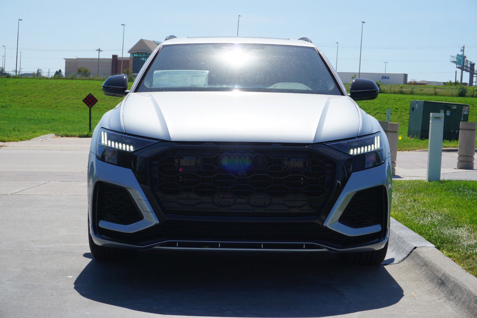 2024 Audi RS Q8 photo 3