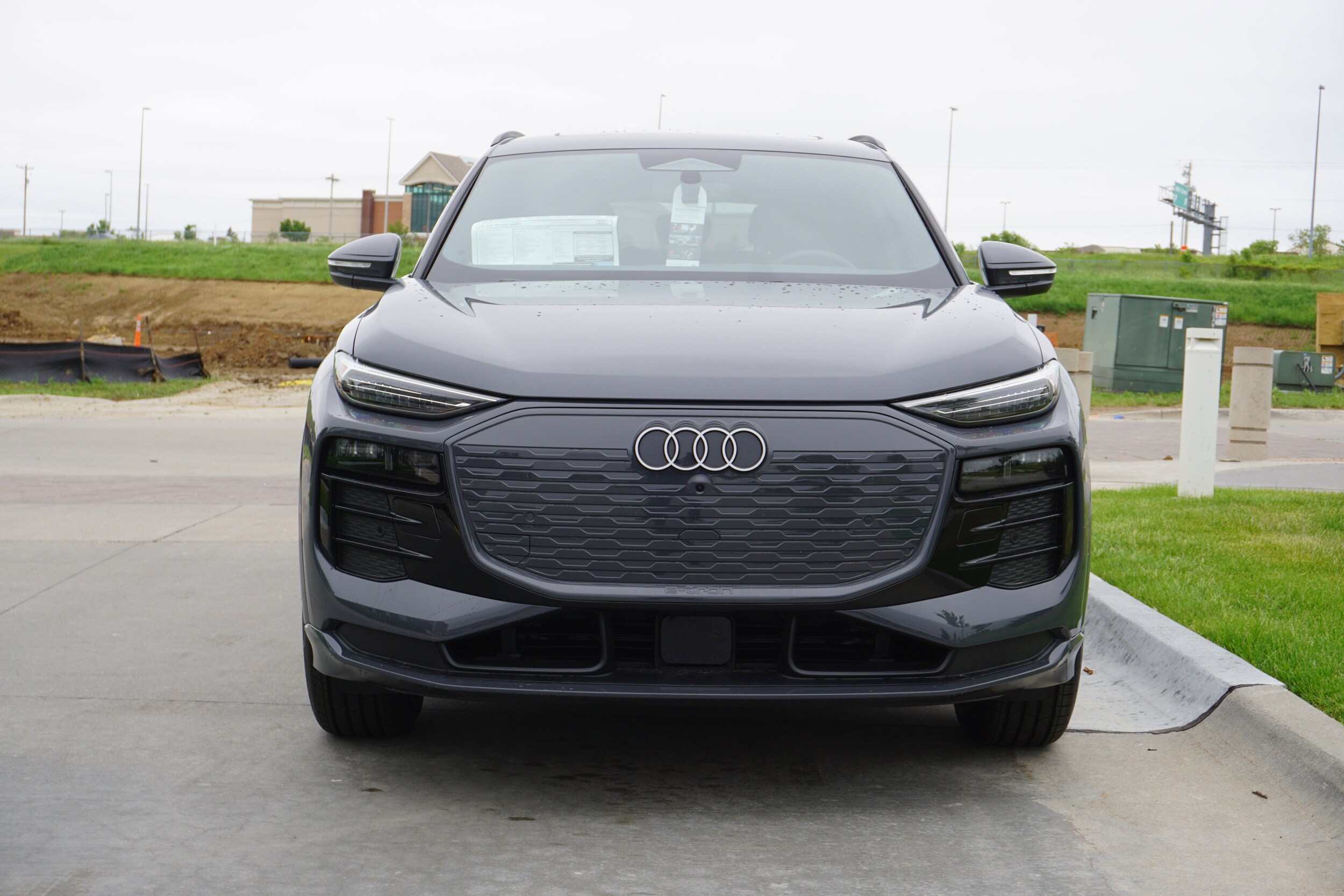 2025 Audi Q6 E-tron Premium Plus photo 3