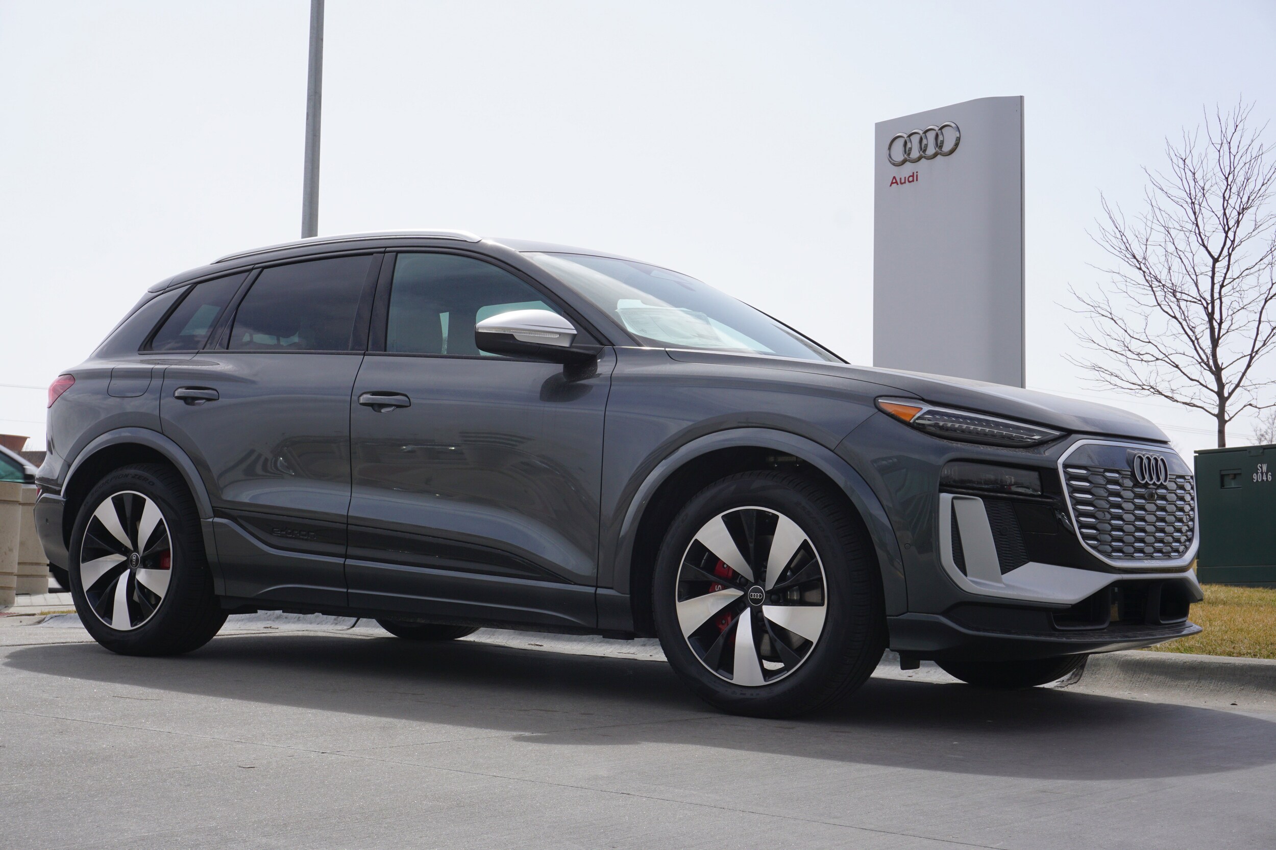 2025 Audi SQ6 photo 2