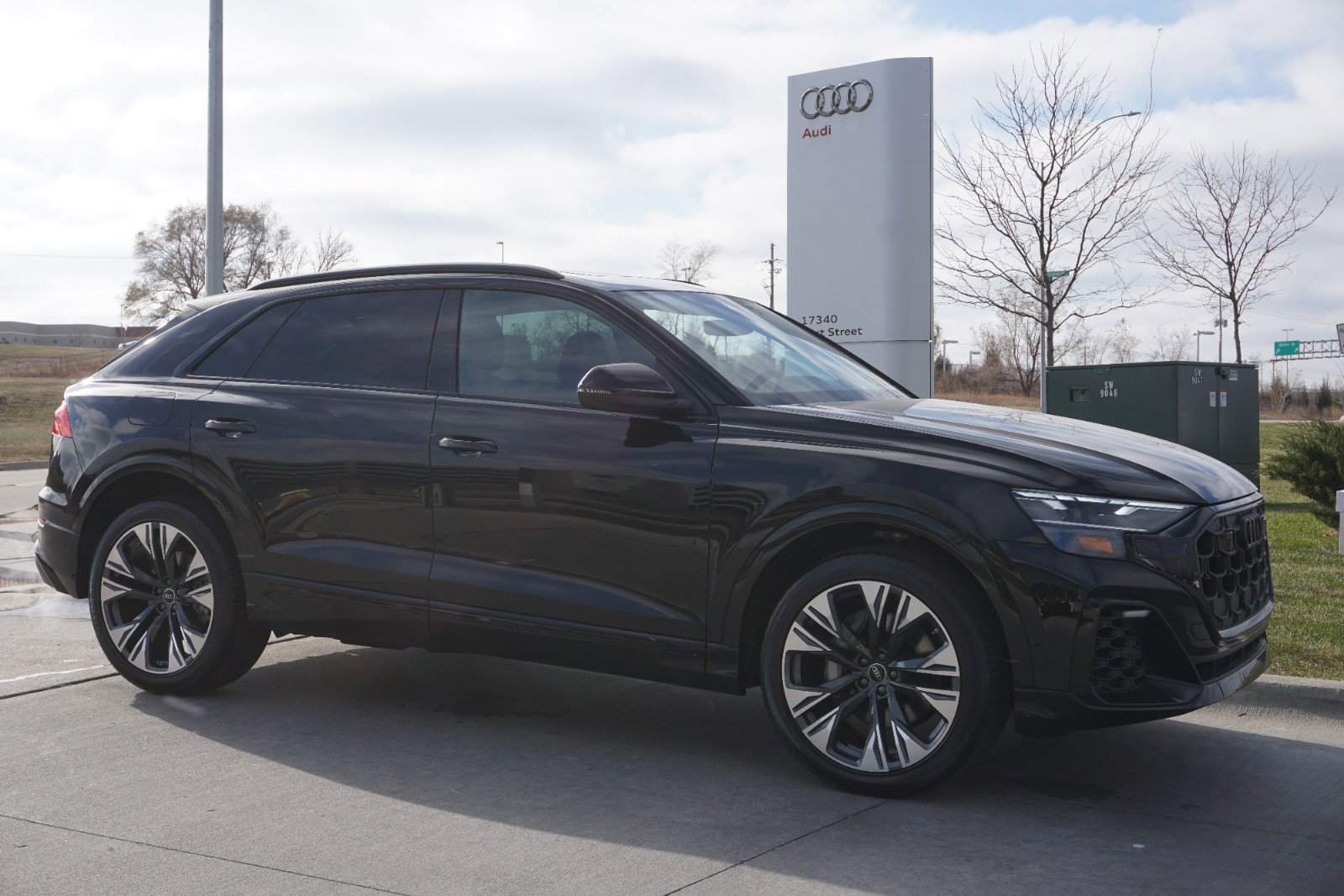 2025 Audi Q8 Premium Plus photo 4