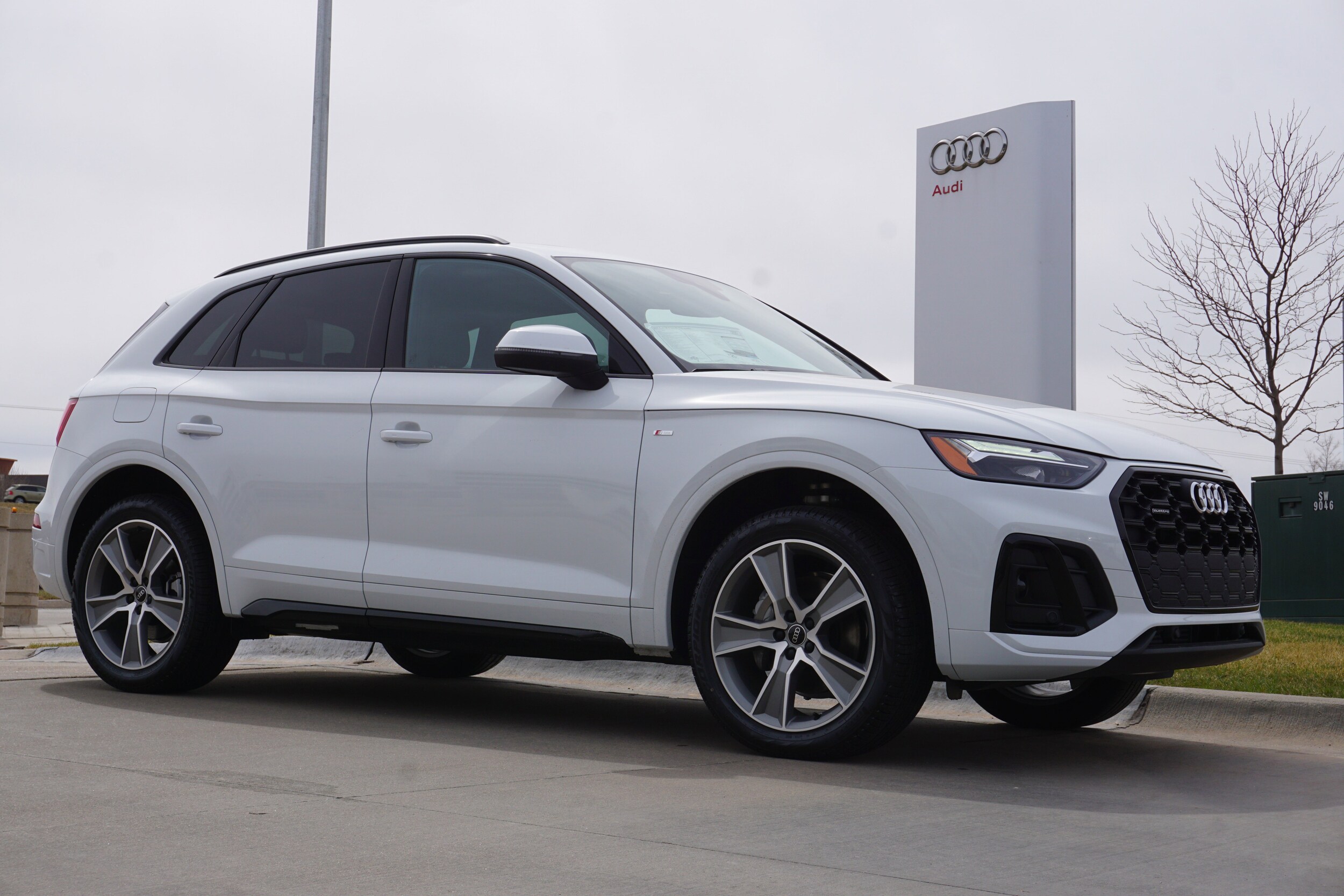 2025 Audi Q5 S line Premium photo 2