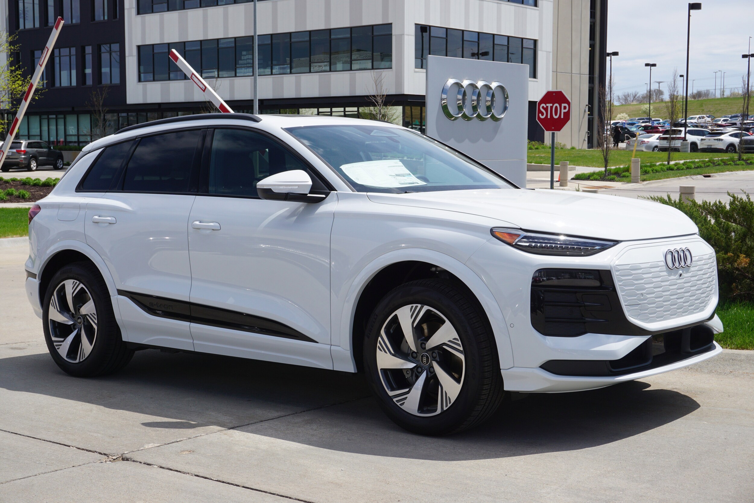 2025 Audi Q6 E-tron Premium Plus photo 4