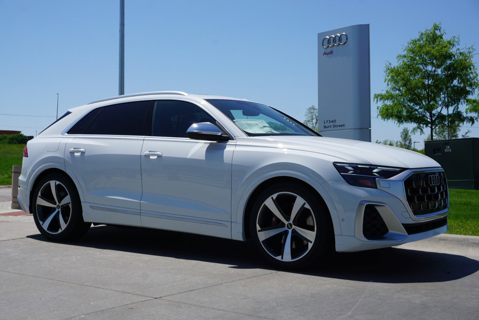 2024 Audi SQ8 Prestige photo 2