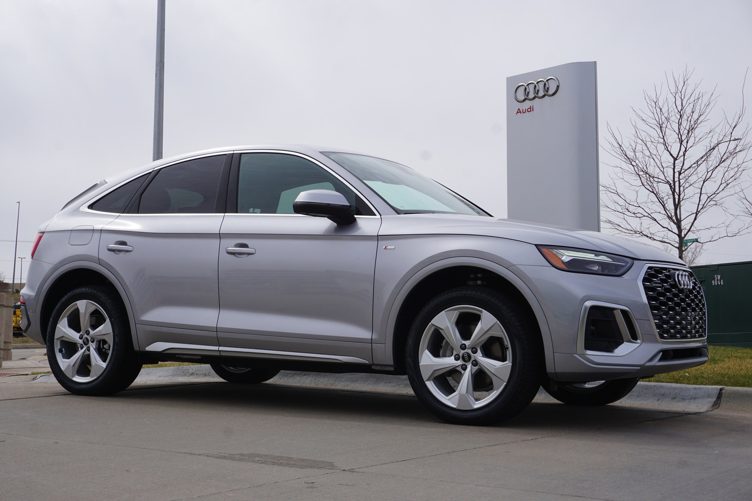 2025 Audi Q5 Sportback S line Premium Plus photo 2