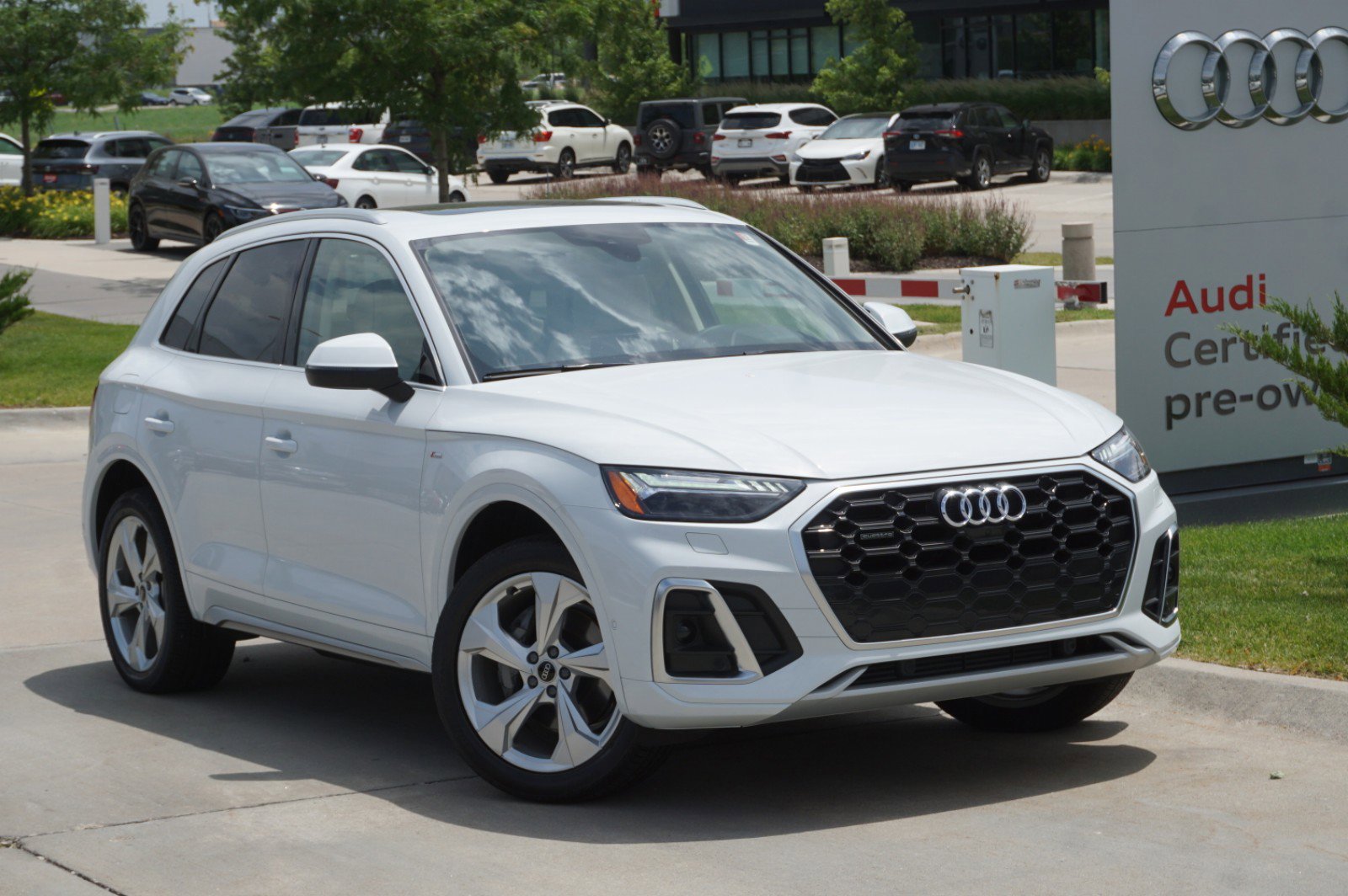 2024 Audi Q5 S line Premium Prestige photo 2