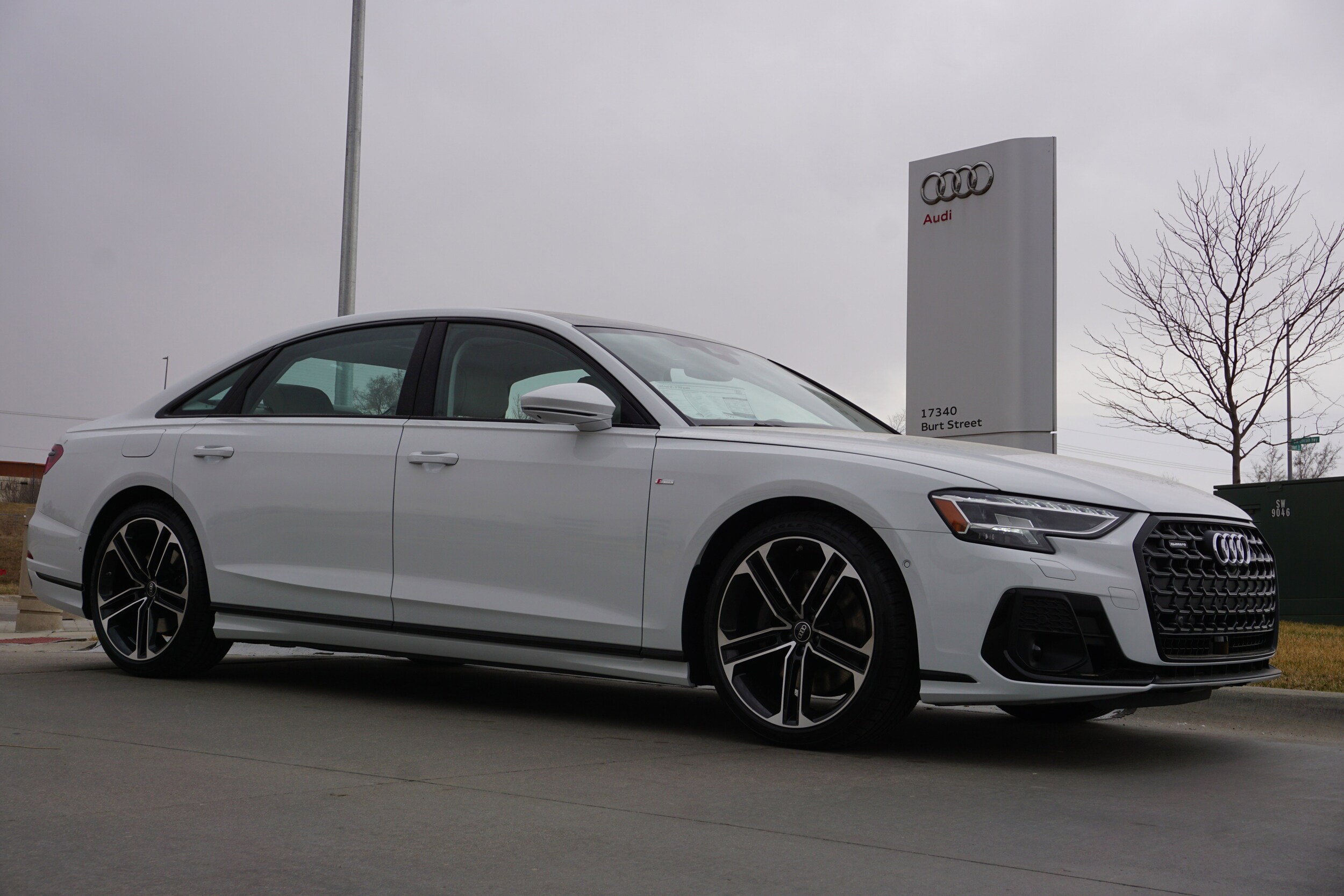 2025 Audi A8 L 55 TFSI Quattro photo 2