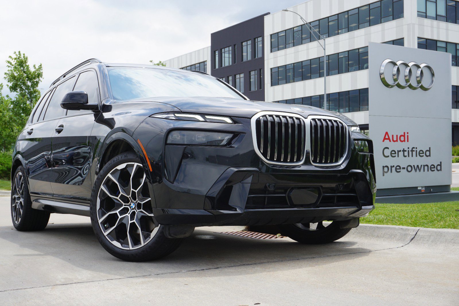 Used 2023 BMW X7 40i with VIN 5UX23EM04P9N64018 for sale in Omaha, NE