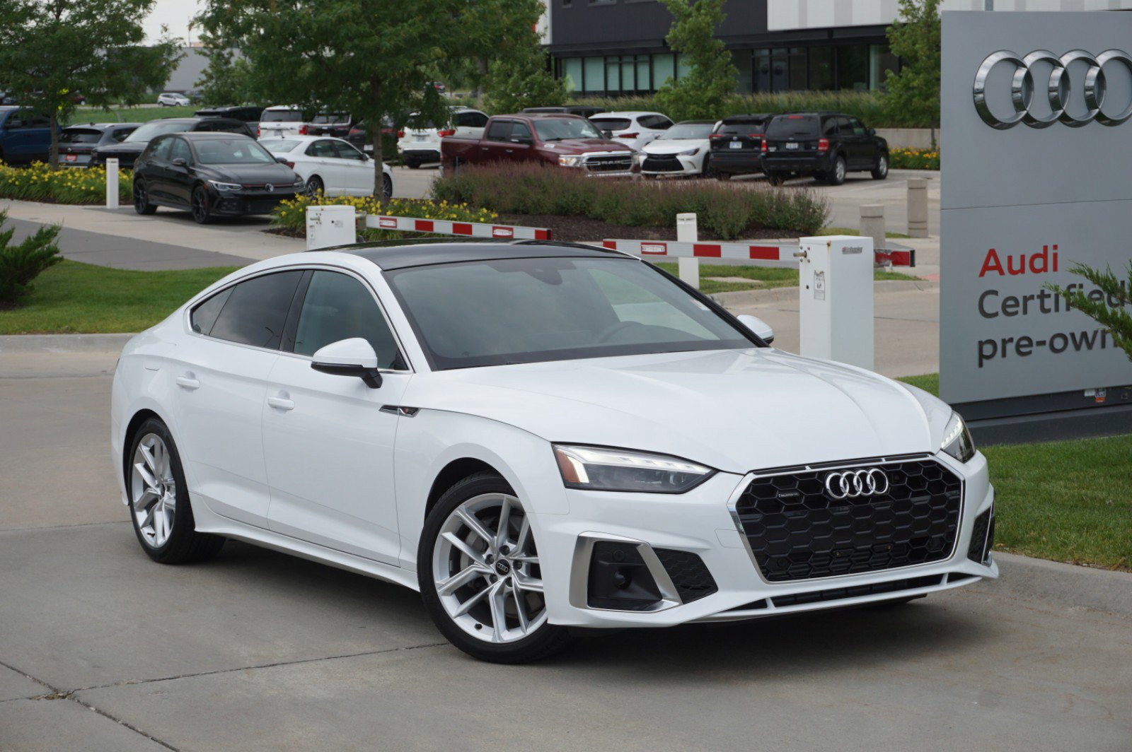 2024 Audi A5 S line Premium 45 TFSI Quattro photo 3