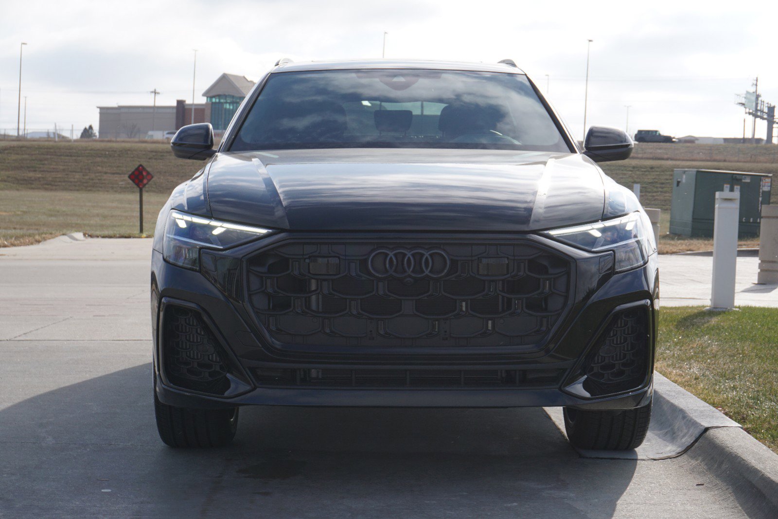 2025 Audi Q8 Premium Plus photo 3